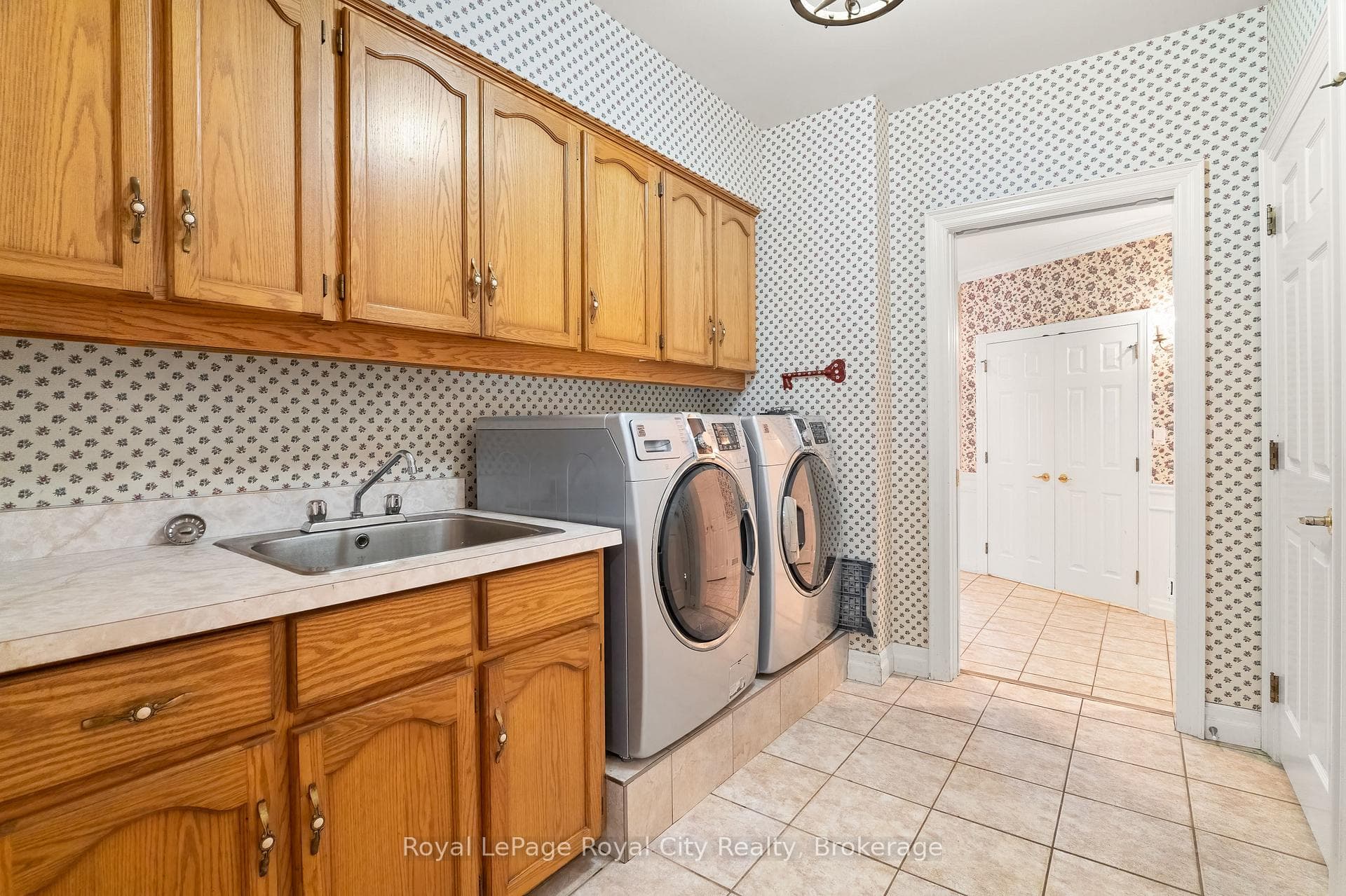 Mainfloor Laundry