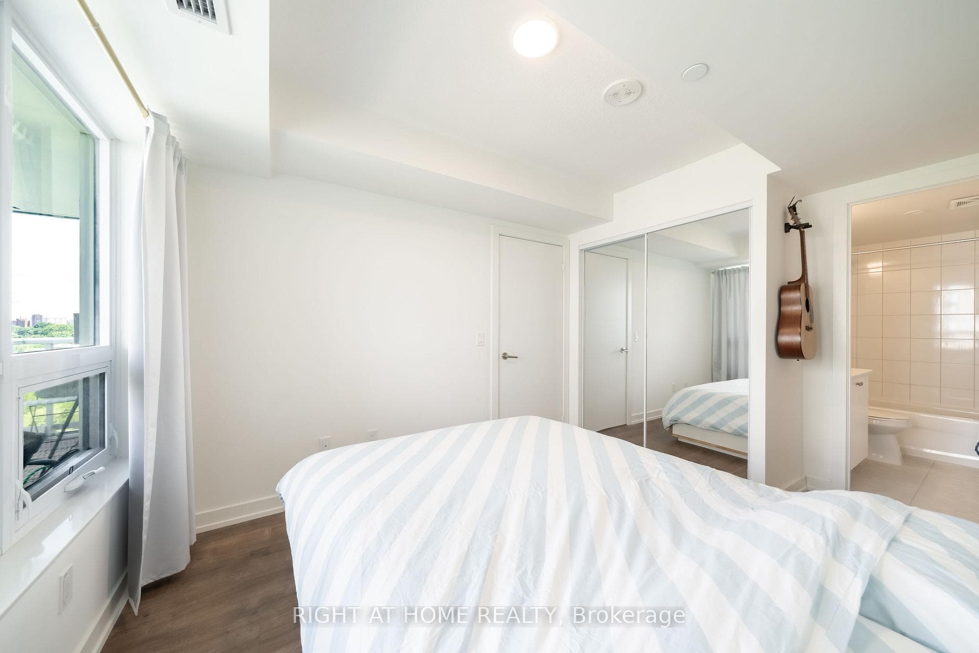 10 Wilby Crescent Unit 807 photo 16