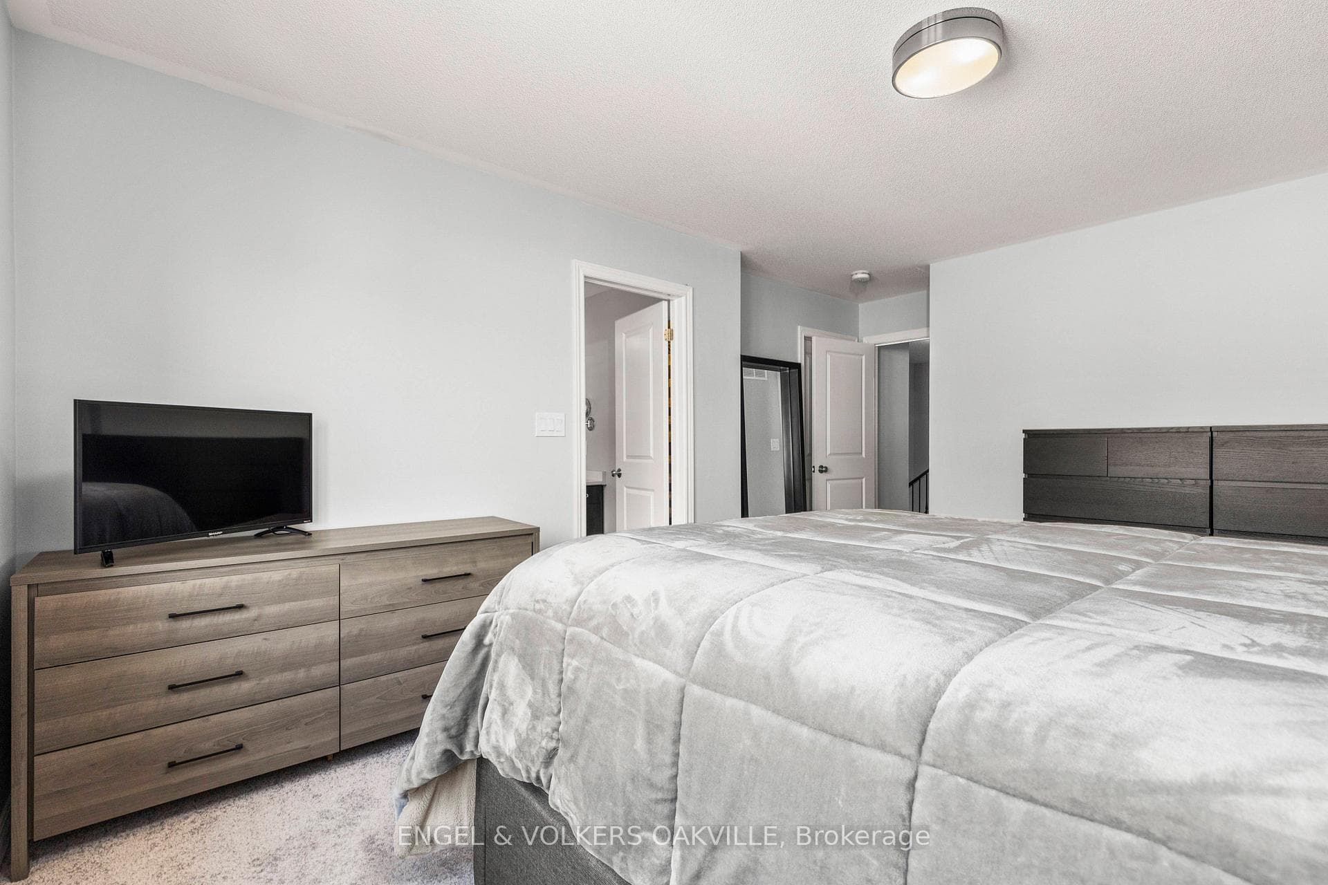 44 Clifford Crescent photo 30