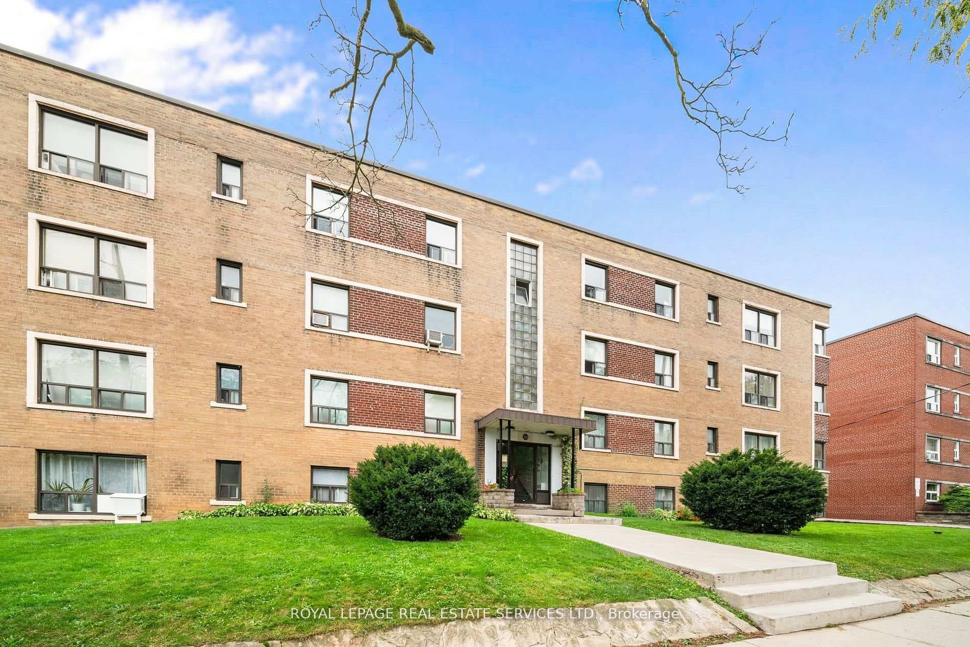 308 The Kingsway N/A Unit 110 photo 2