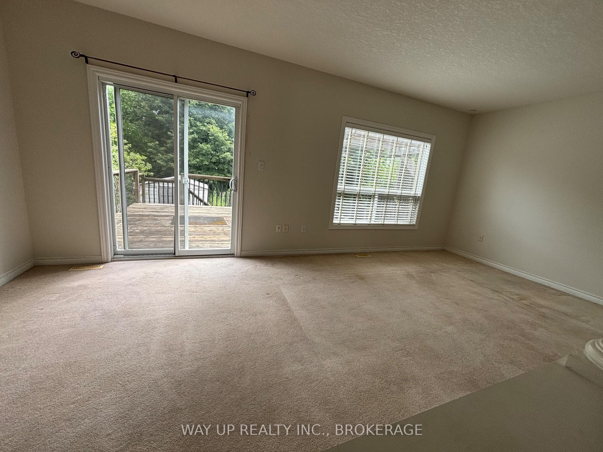 684 OAKCROSSING Road photo 7