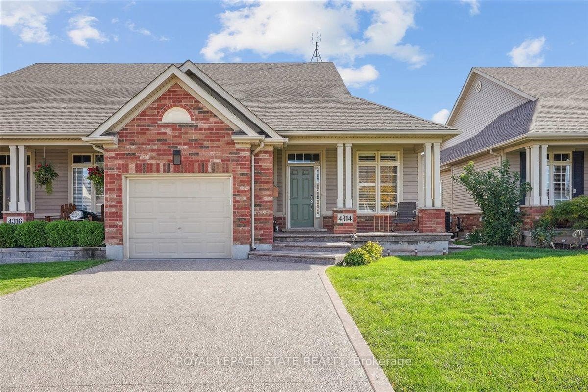 4314 Lindsey Crescent photo 1