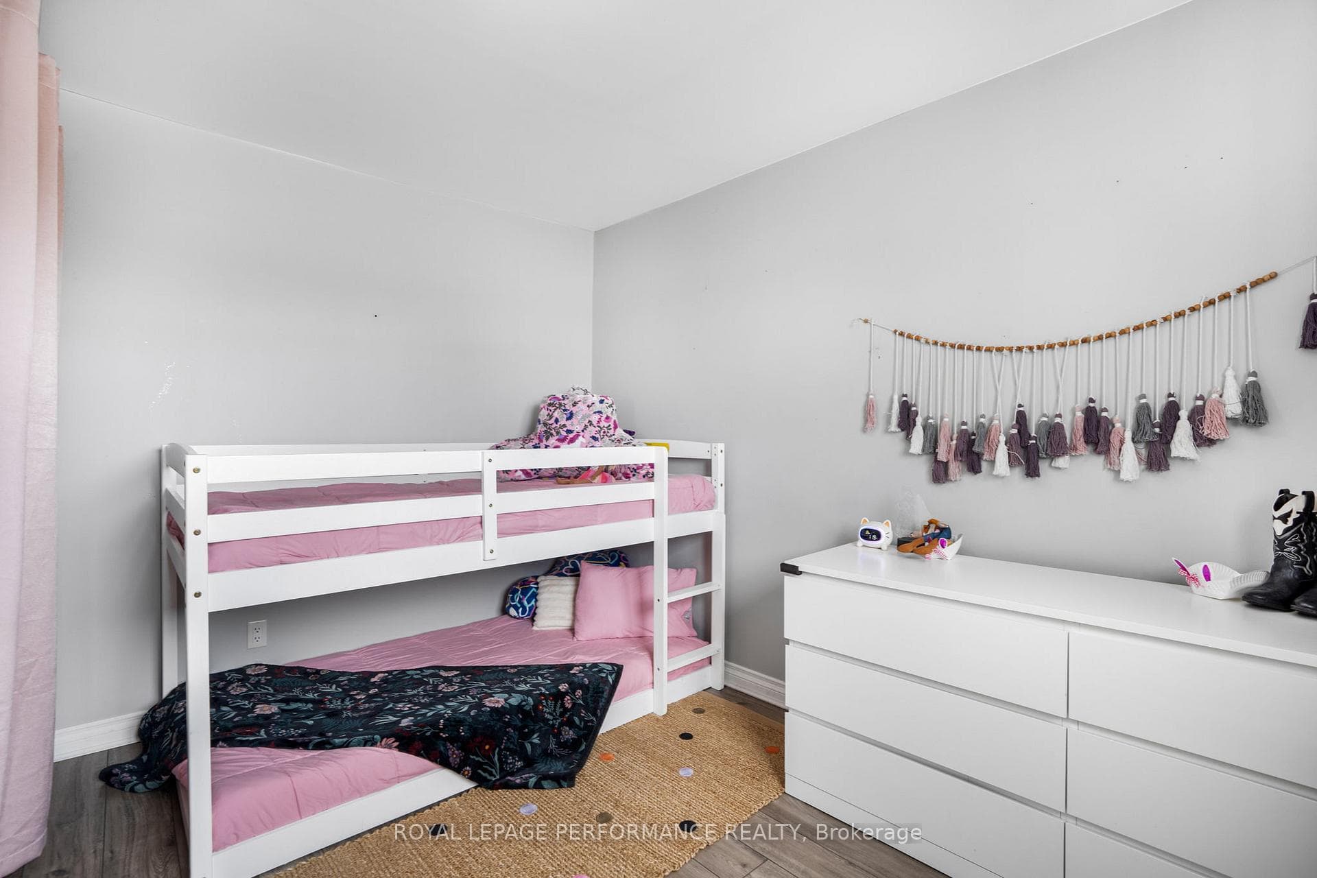 403 Catherine Street photo 17