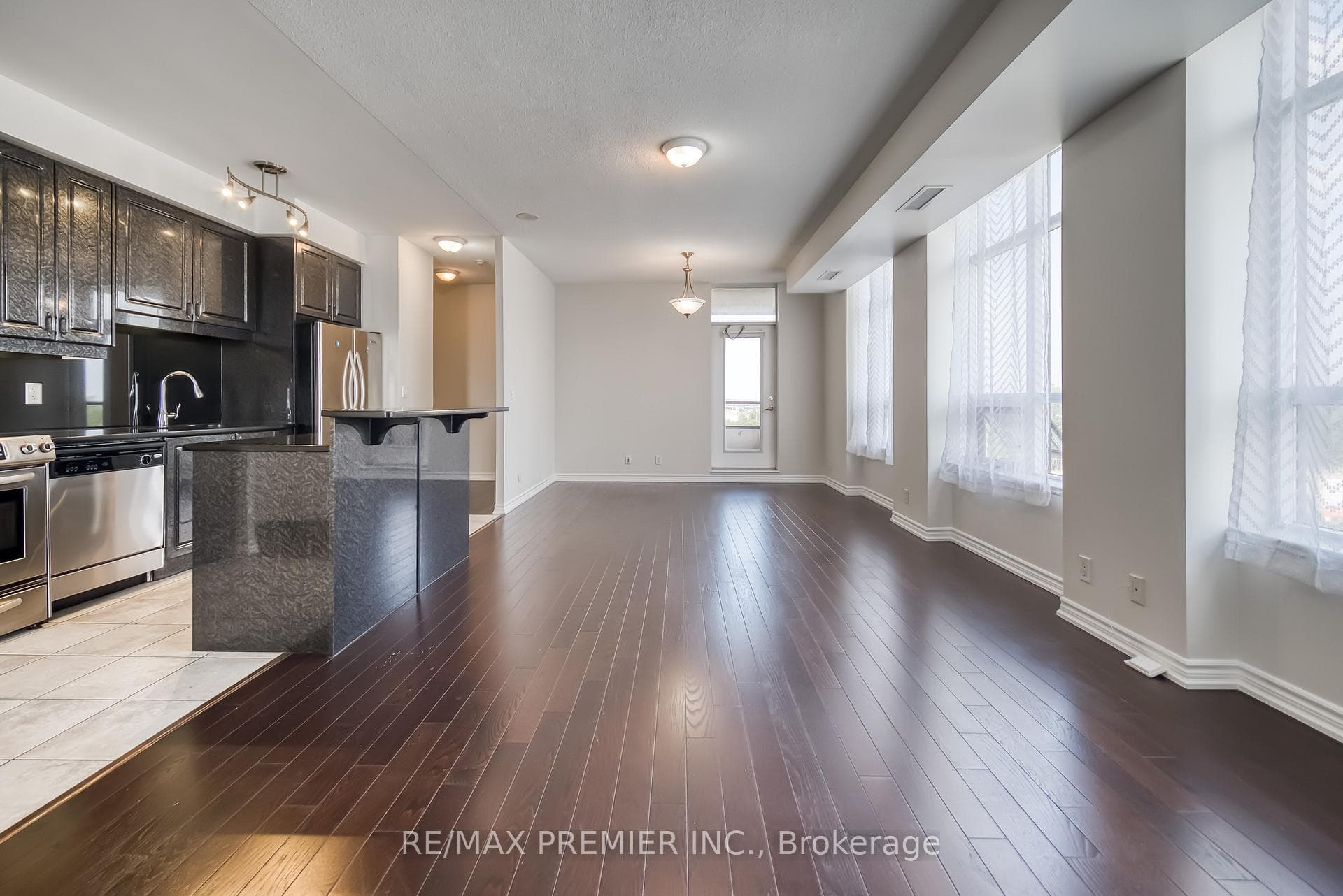 9225 Jane Street Unit 614 photo 11