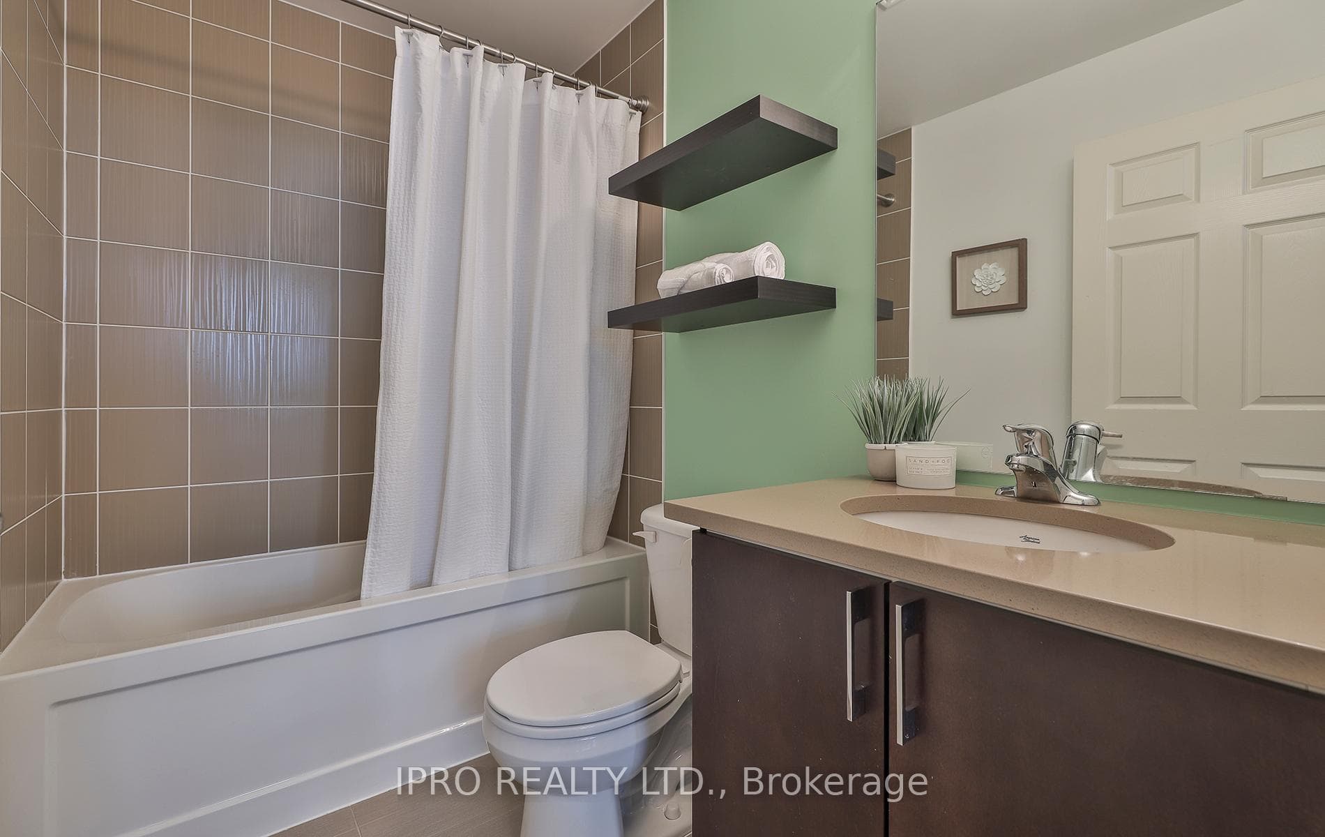 19 Grand Trunk Crescent Unit 211 photo 22