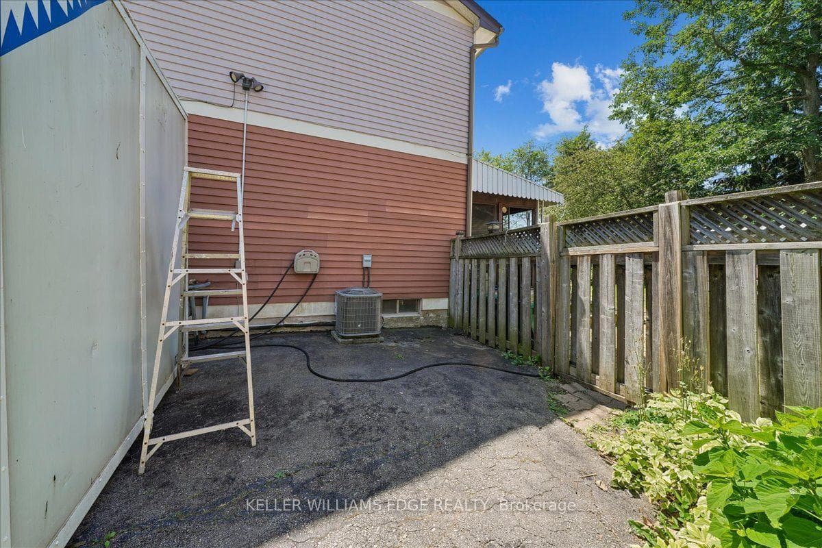 2320 Middlesmoor Crescent photo 48