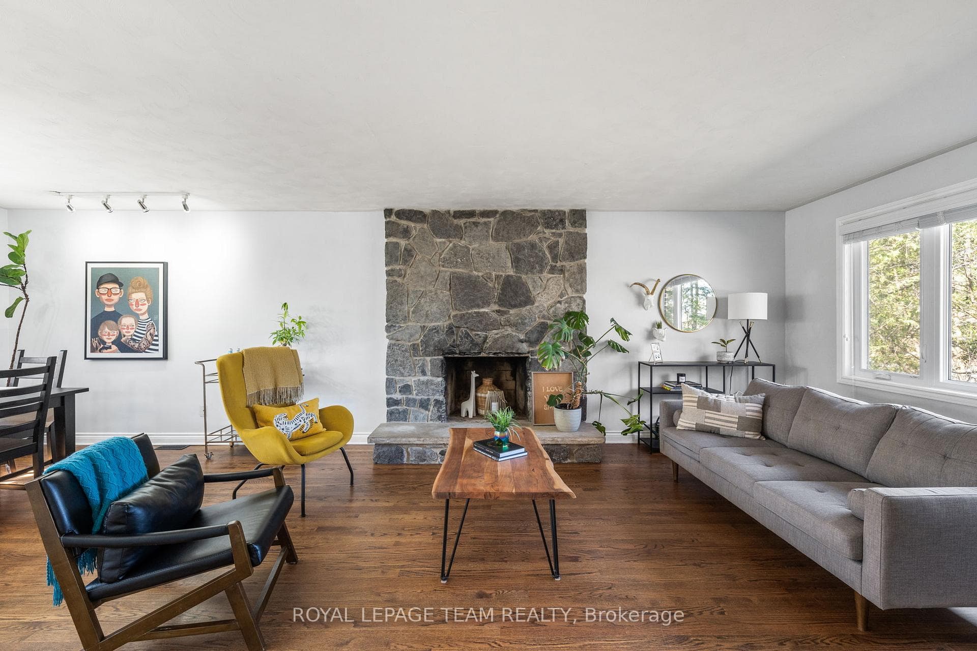 1081 Boucher Crescent photo 7