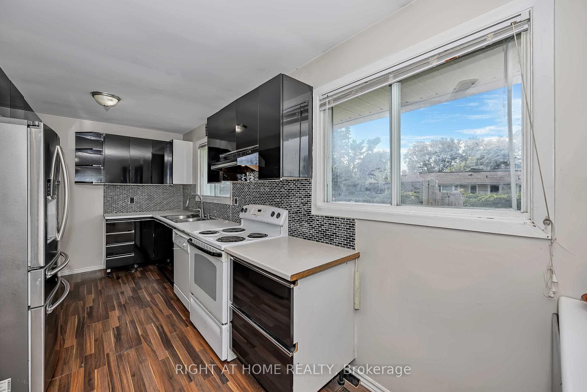 24 Largo Crescent photo 18