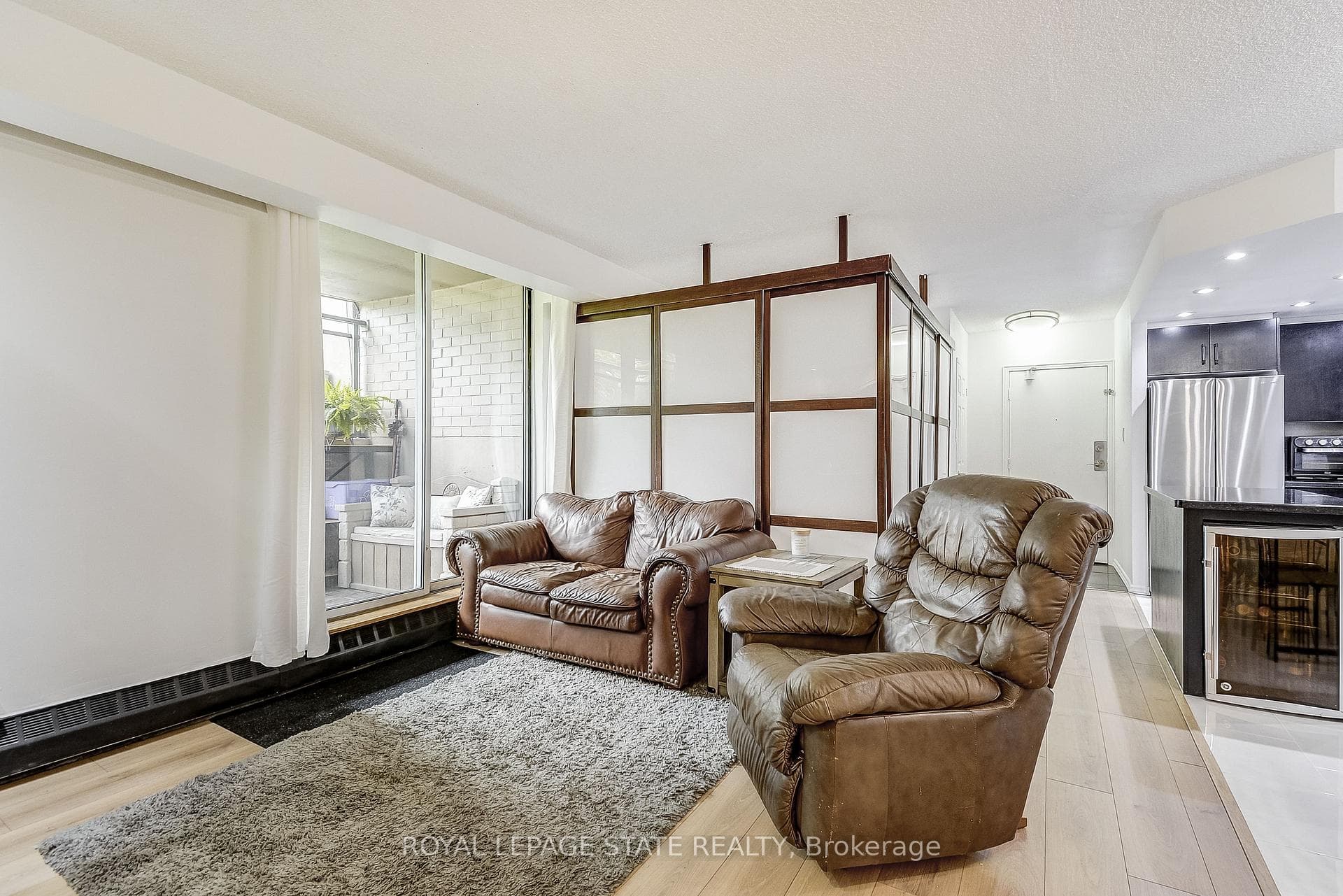 975 Warwick Court Unit B1 photo 14