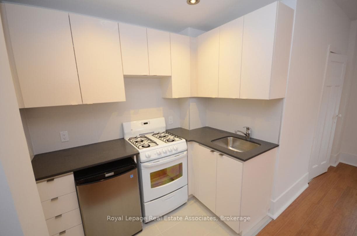 160 Huron Street Unit 402 photo 3