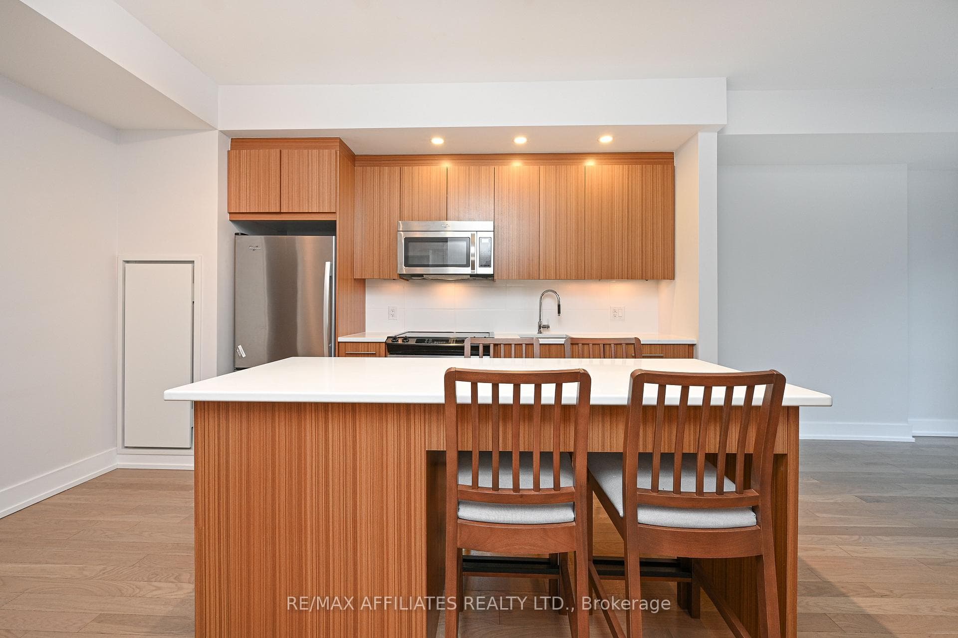 360 Patricia Avenue Unit 209 photo 5