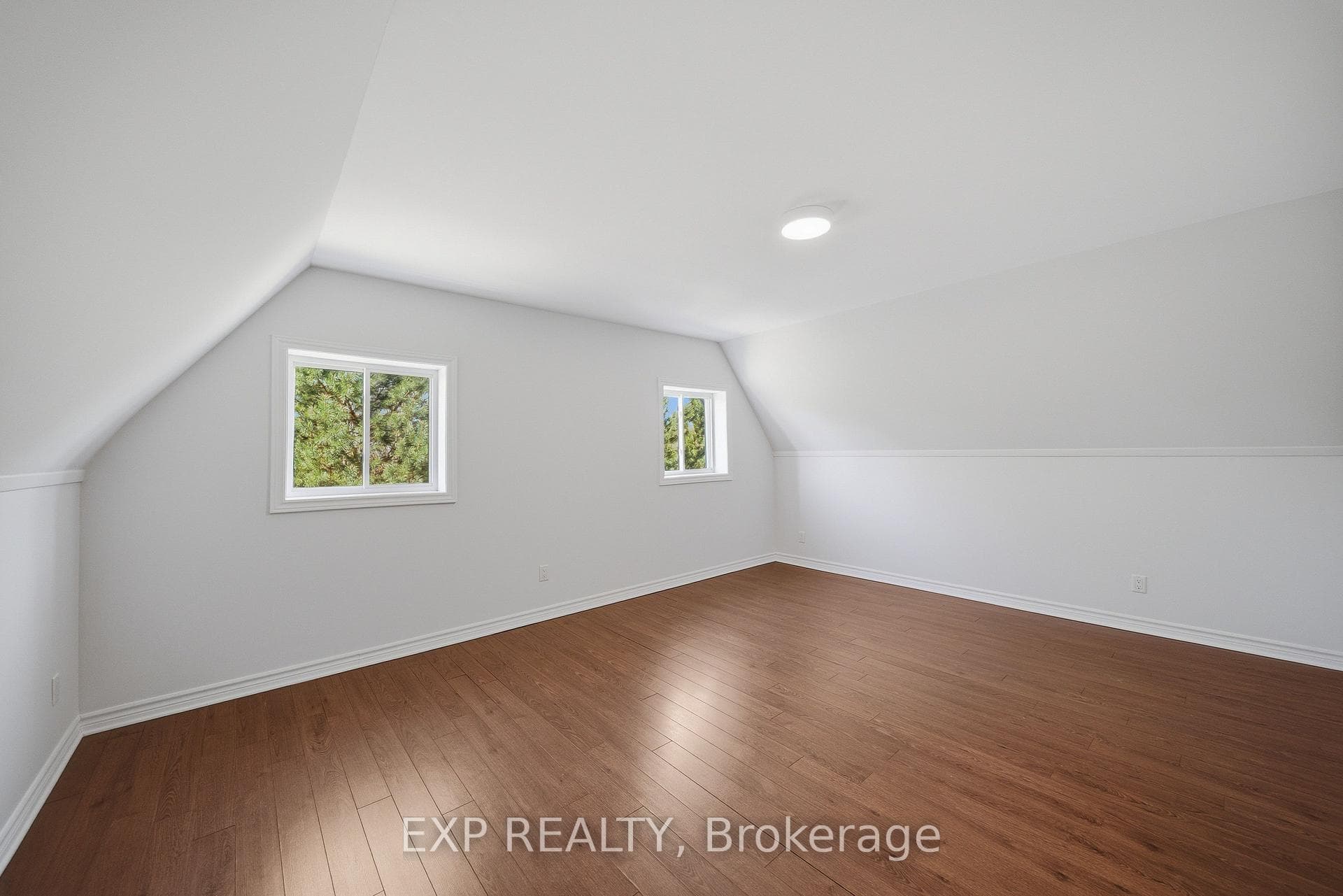 568 LAKE GEORGE Road photo 29