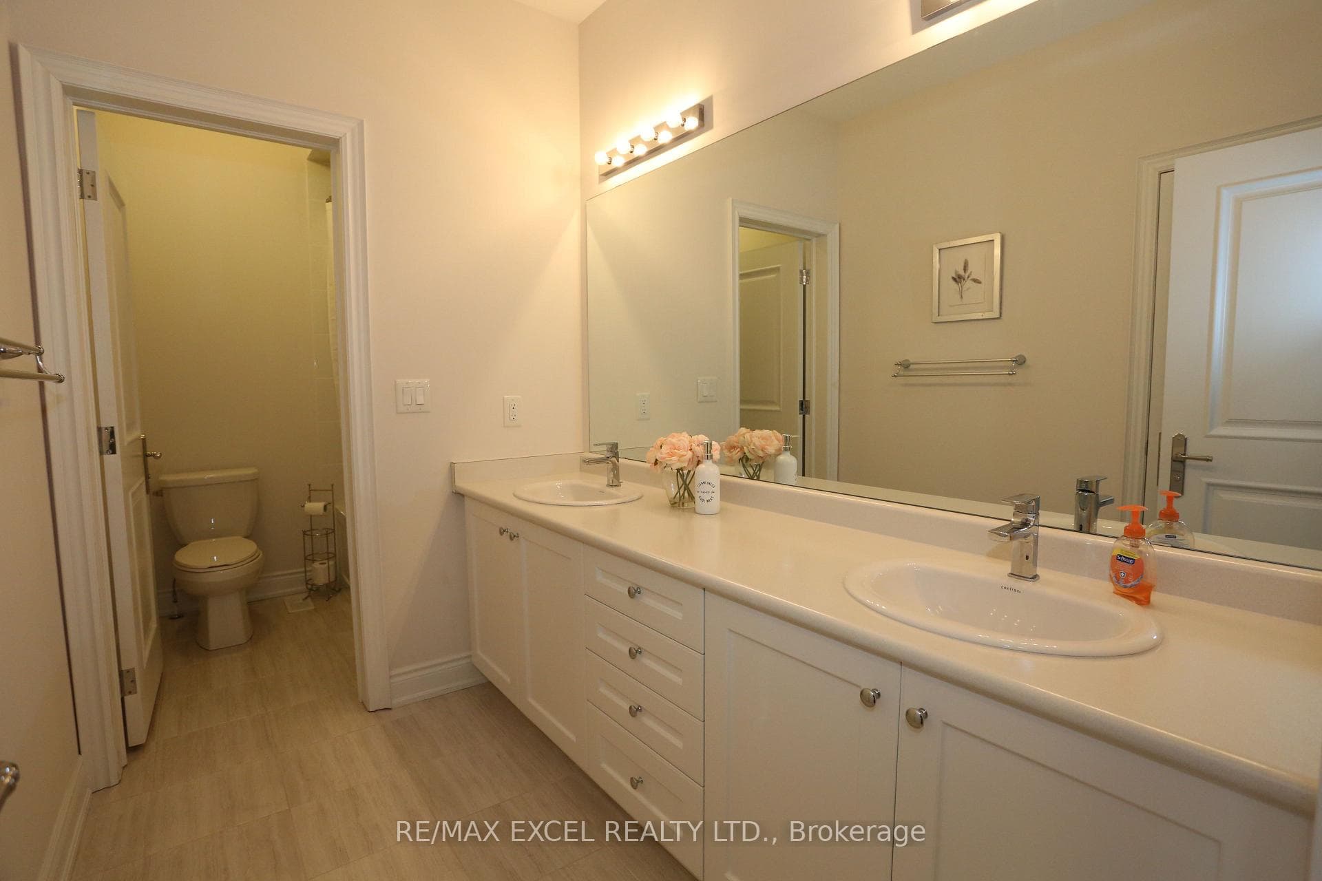 3178 Millicent Avenue photo 20