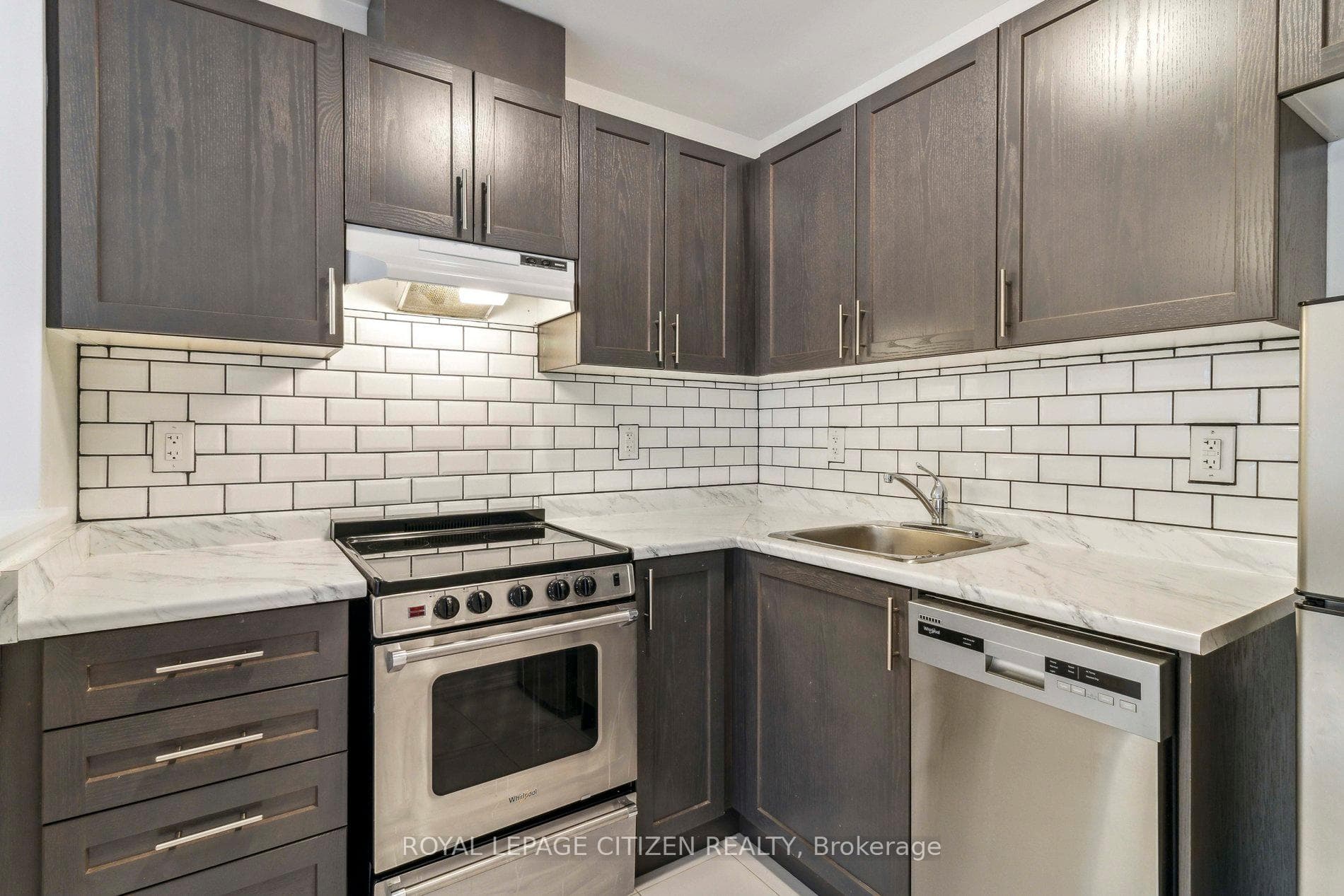 526 White's Hill Avenue Unit Unit B photo 22