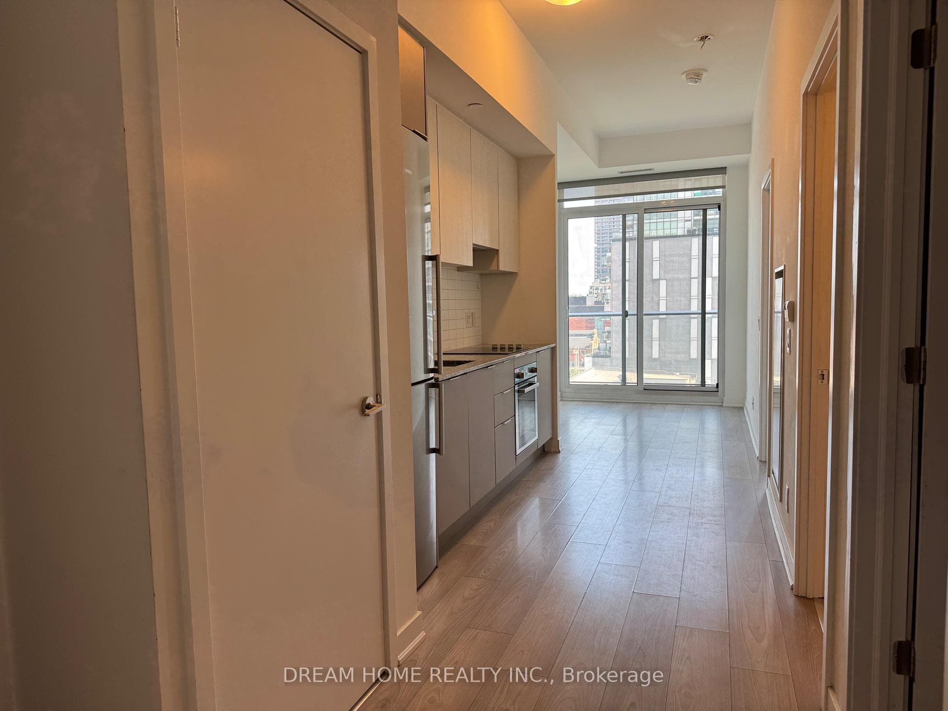 120 Parliament Street Unit 808 photo 2