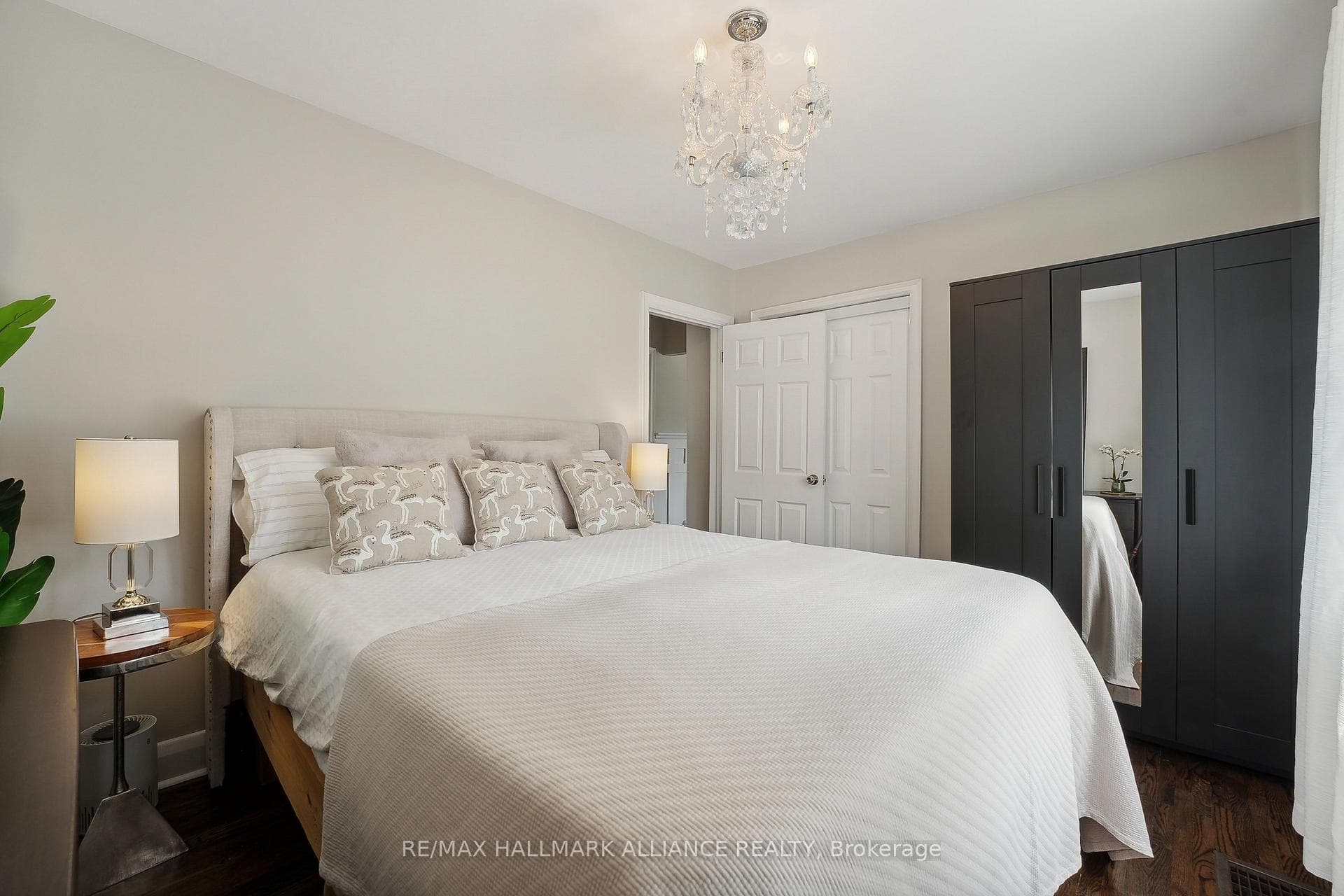 1089 Churchill Avenue photo 11