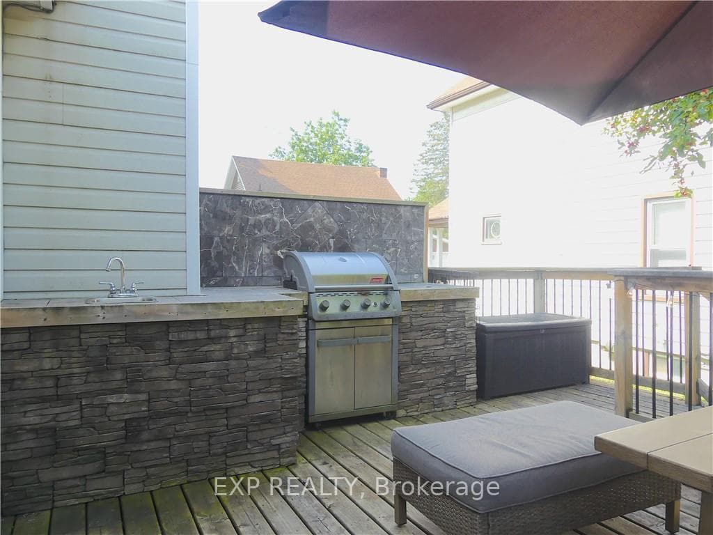 131 HARRY Street photo 21