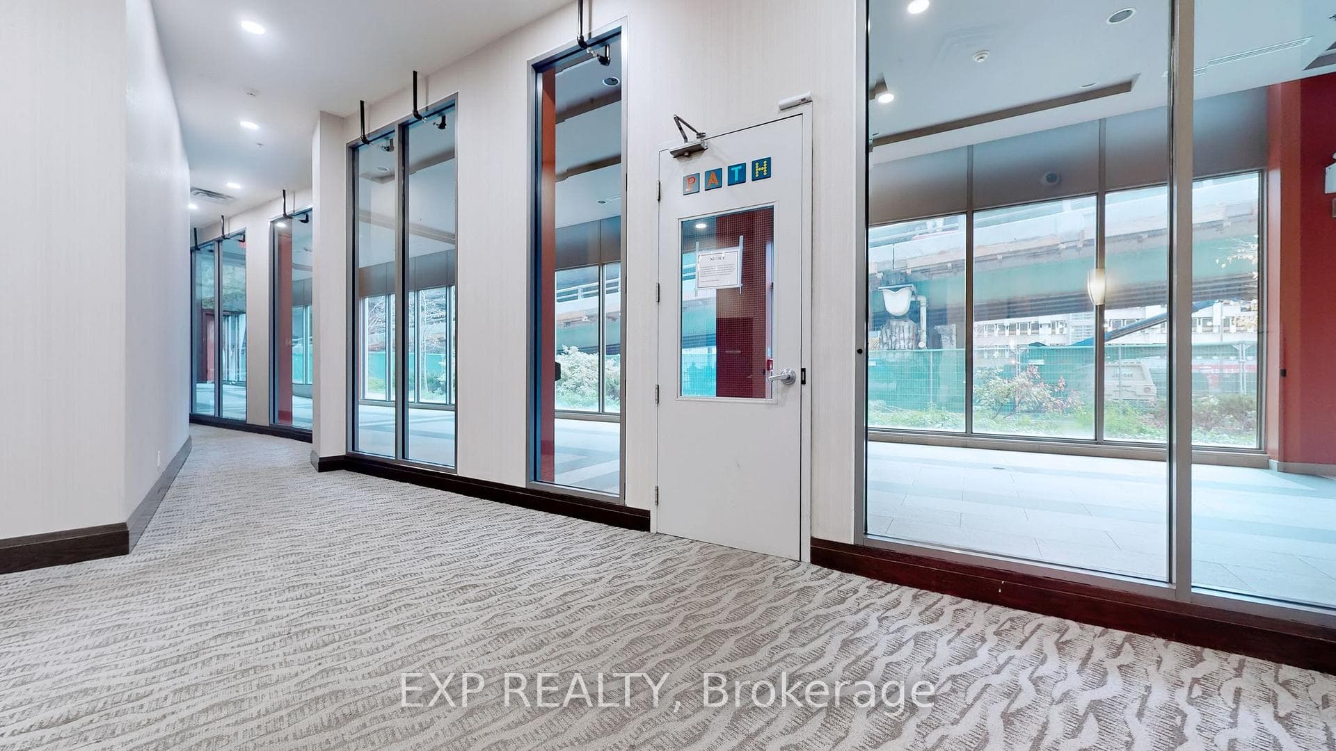 25 Lower Simcoe Street Unit 1106 photo 29