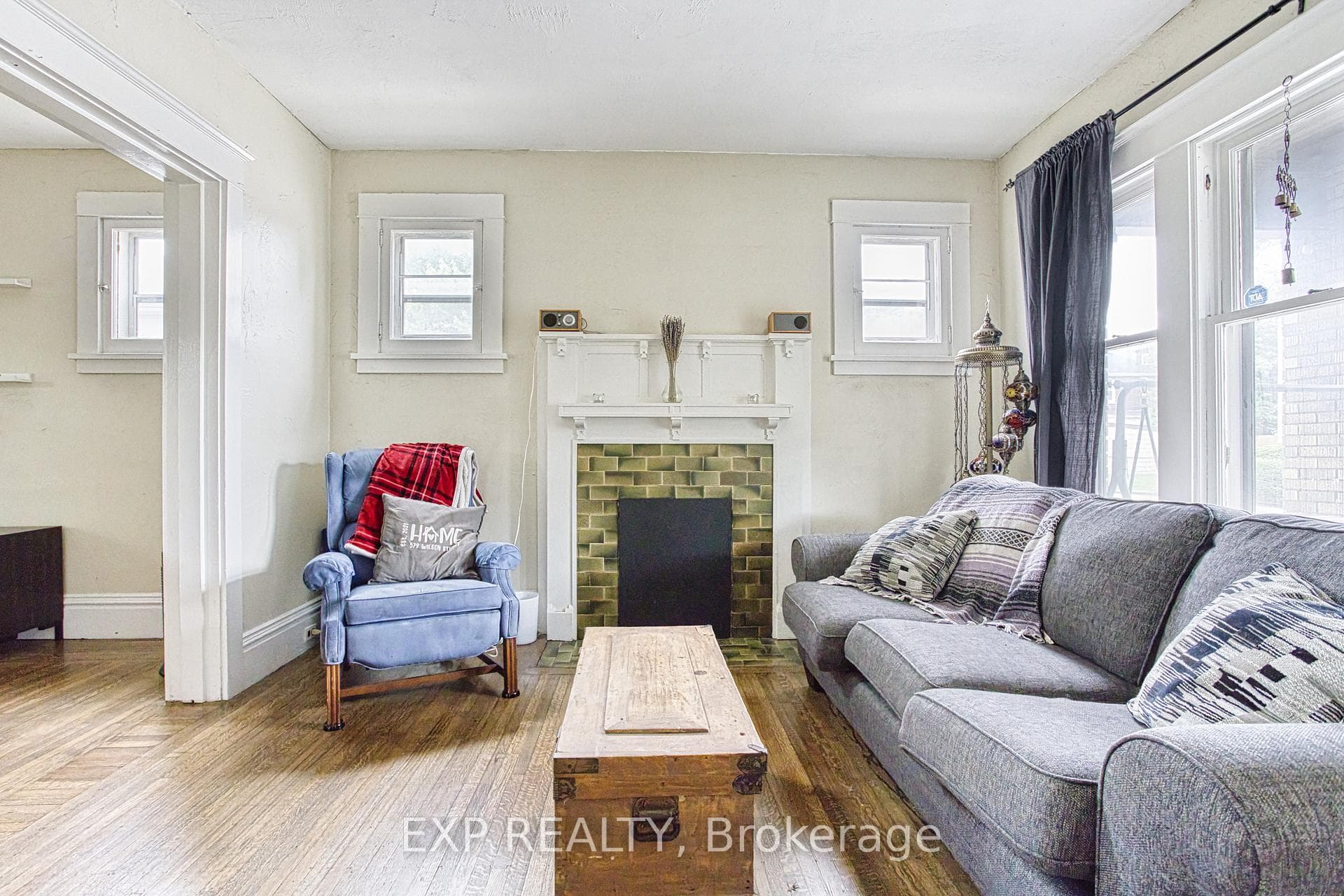 579 Wilson Street photo 4