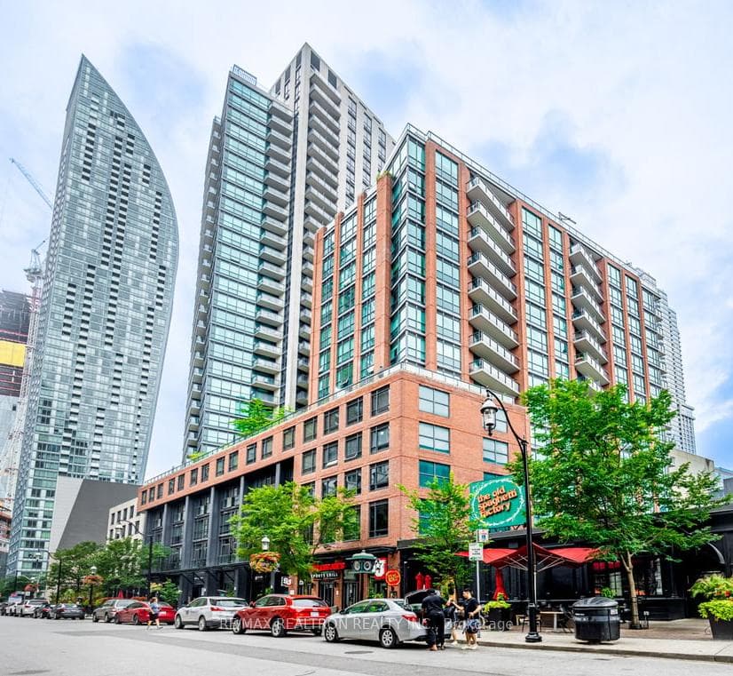 15 Storey building near a multitude of restaurants