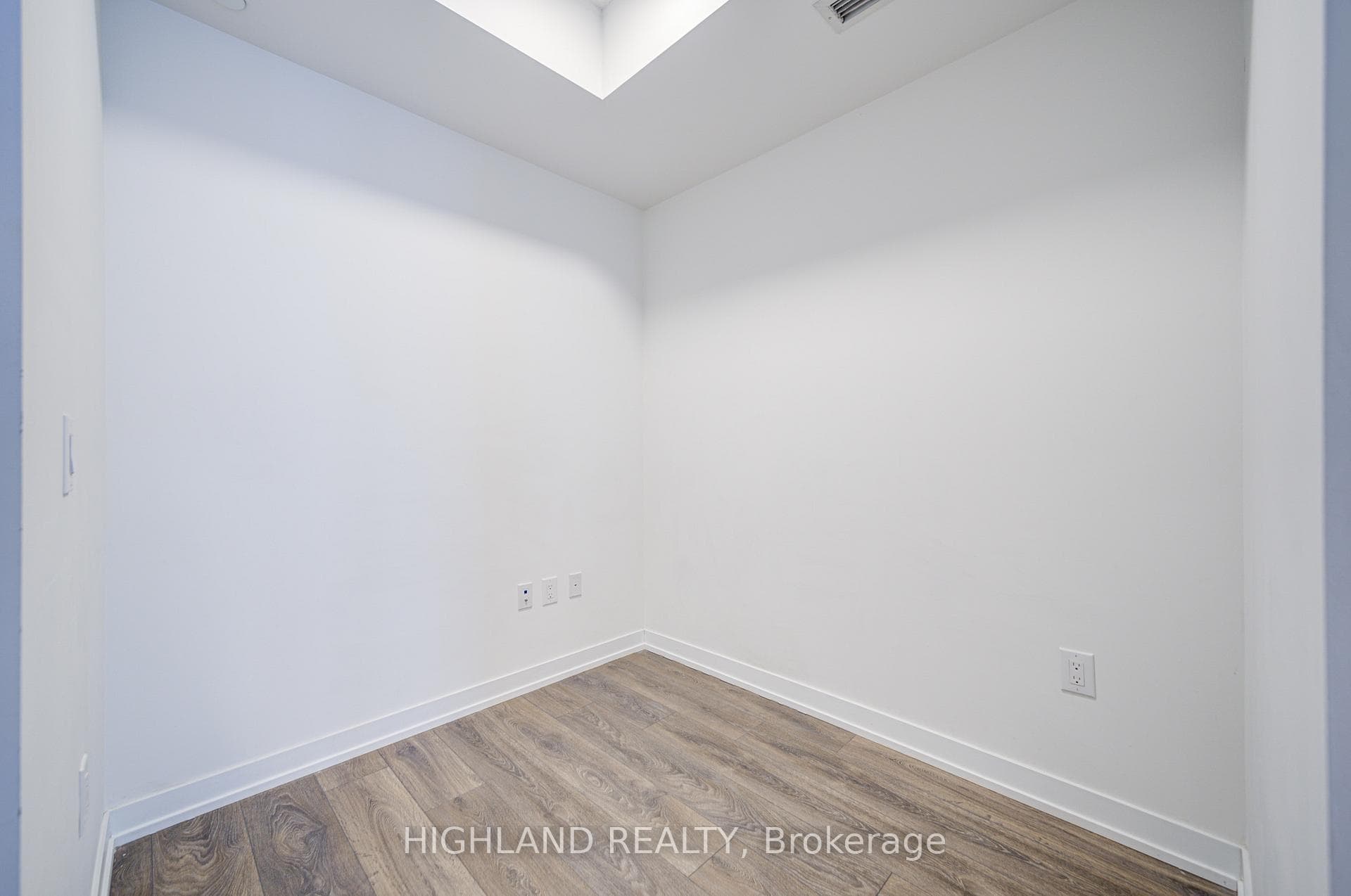 15 Lower Jarvis Street Unit 811 photo 7