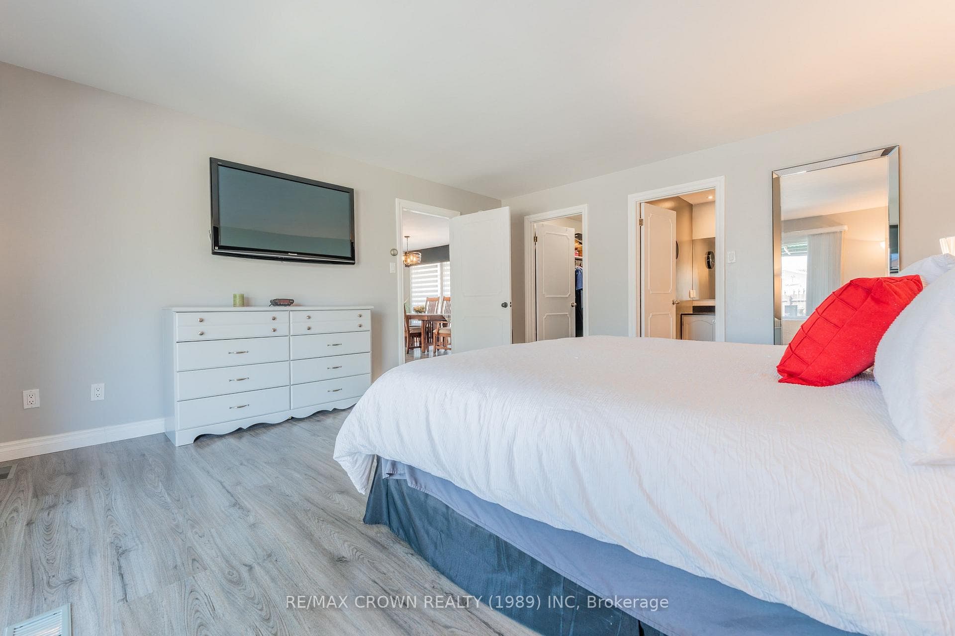 85 Avenue Road photo 20