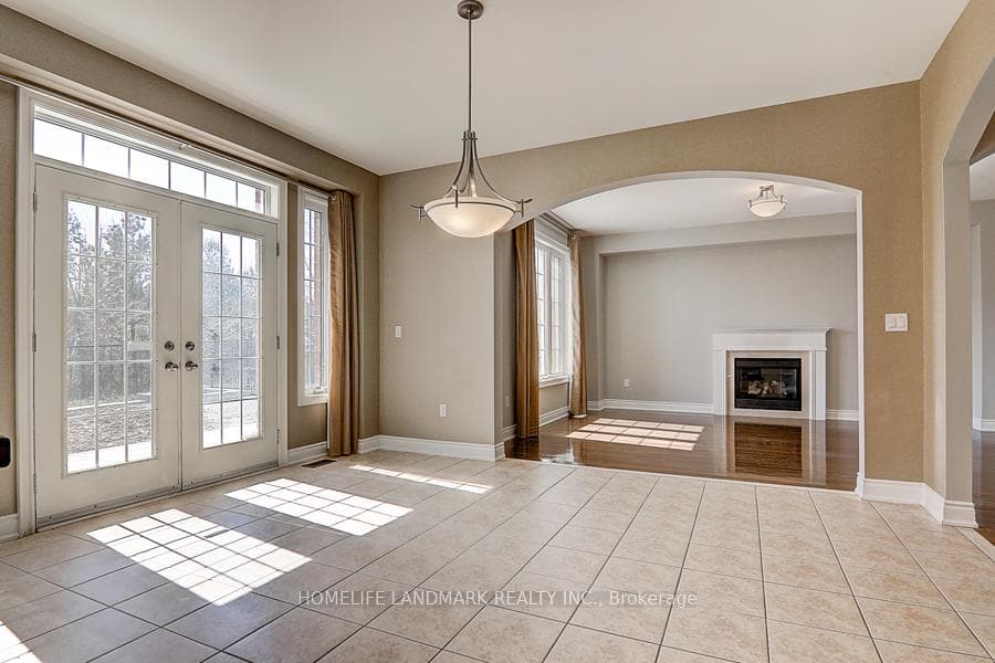 146 Lady Fenyrose Avenue photo 18