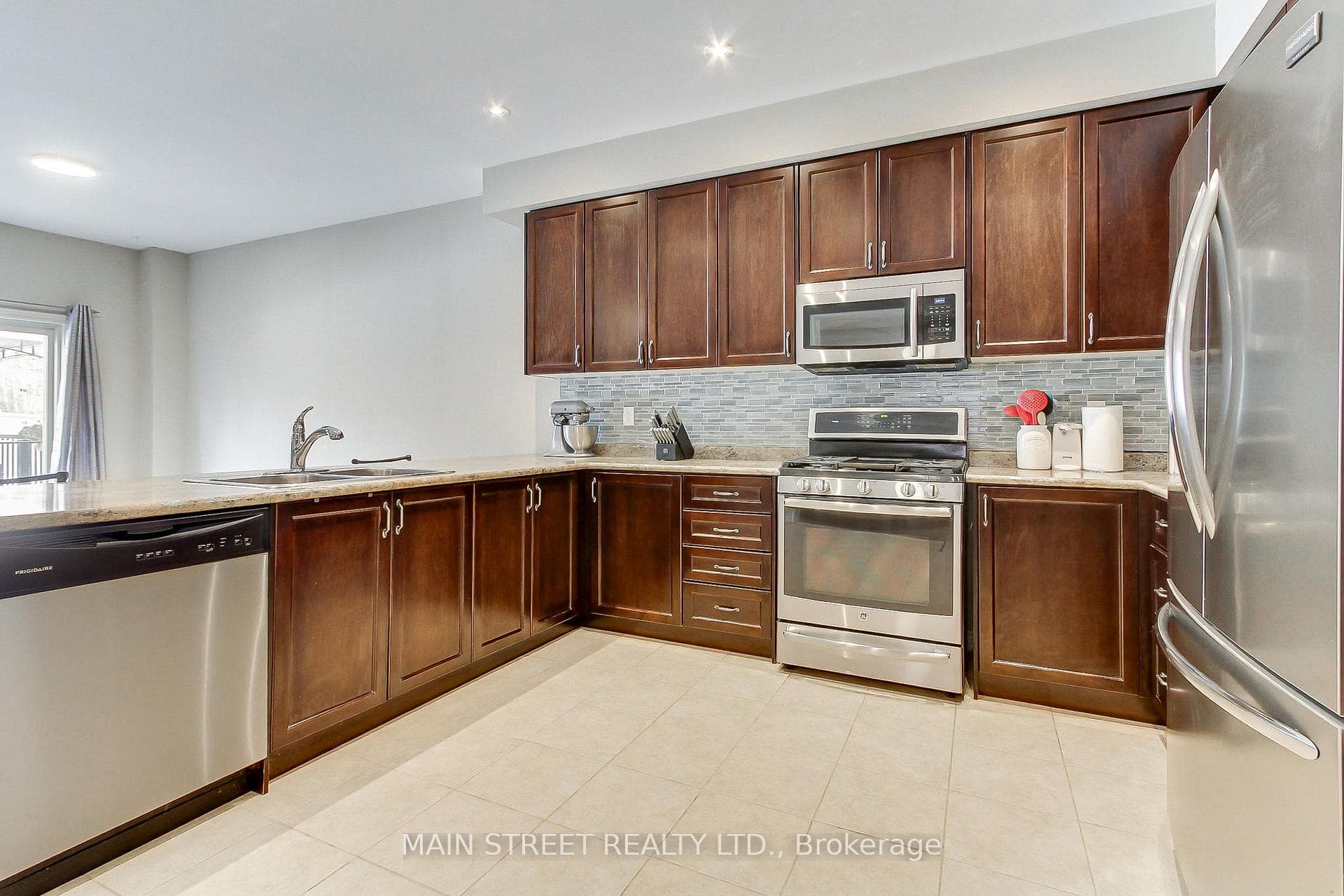 42 Prosser Crescent photo 9