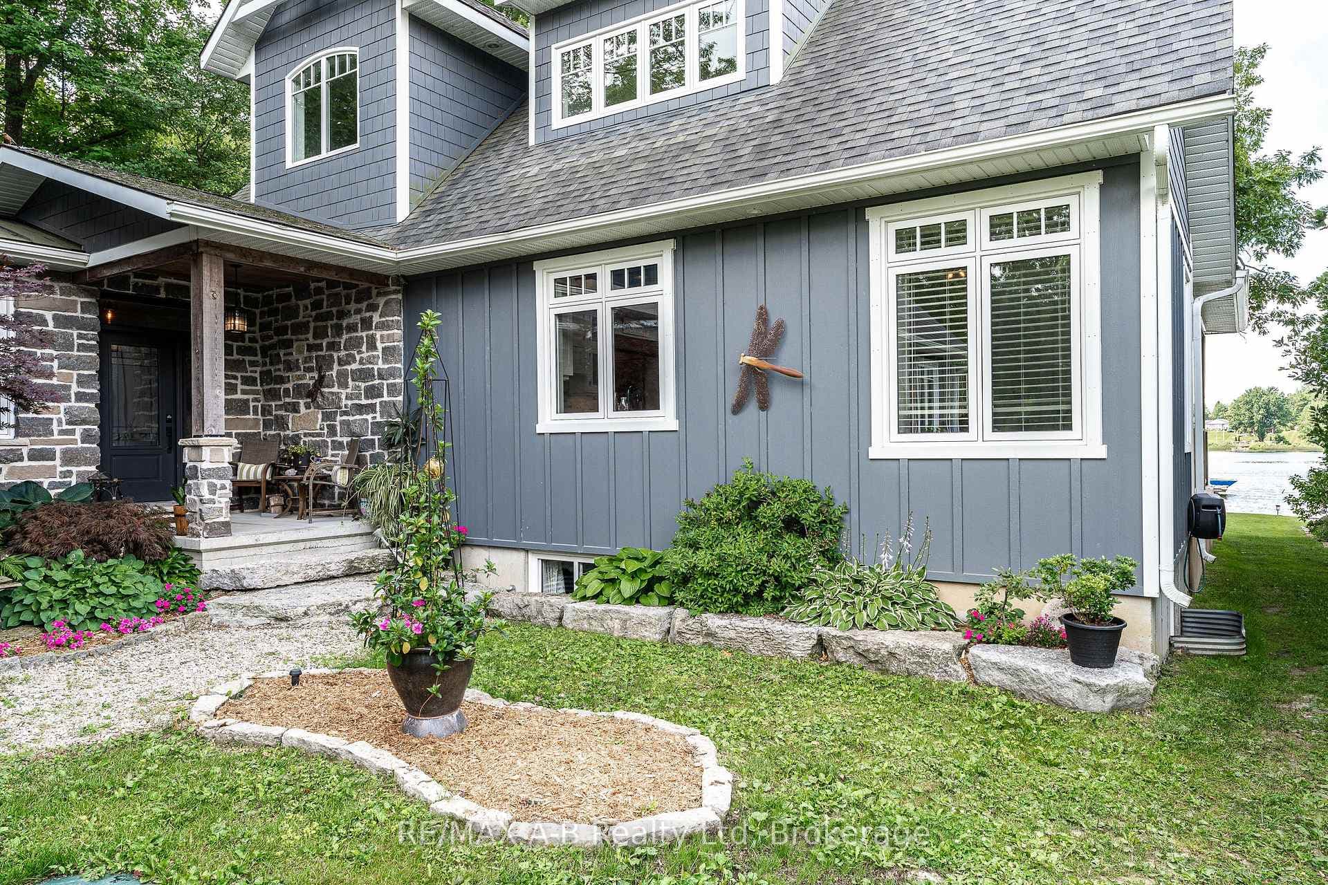 281 Mank Street photo 4