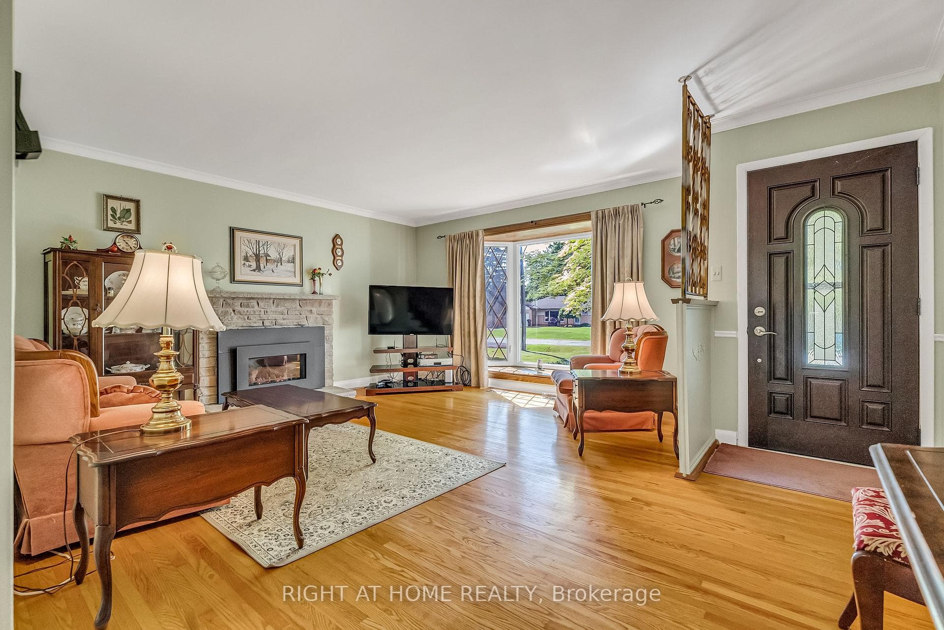 Pristeen original hardwood floors!