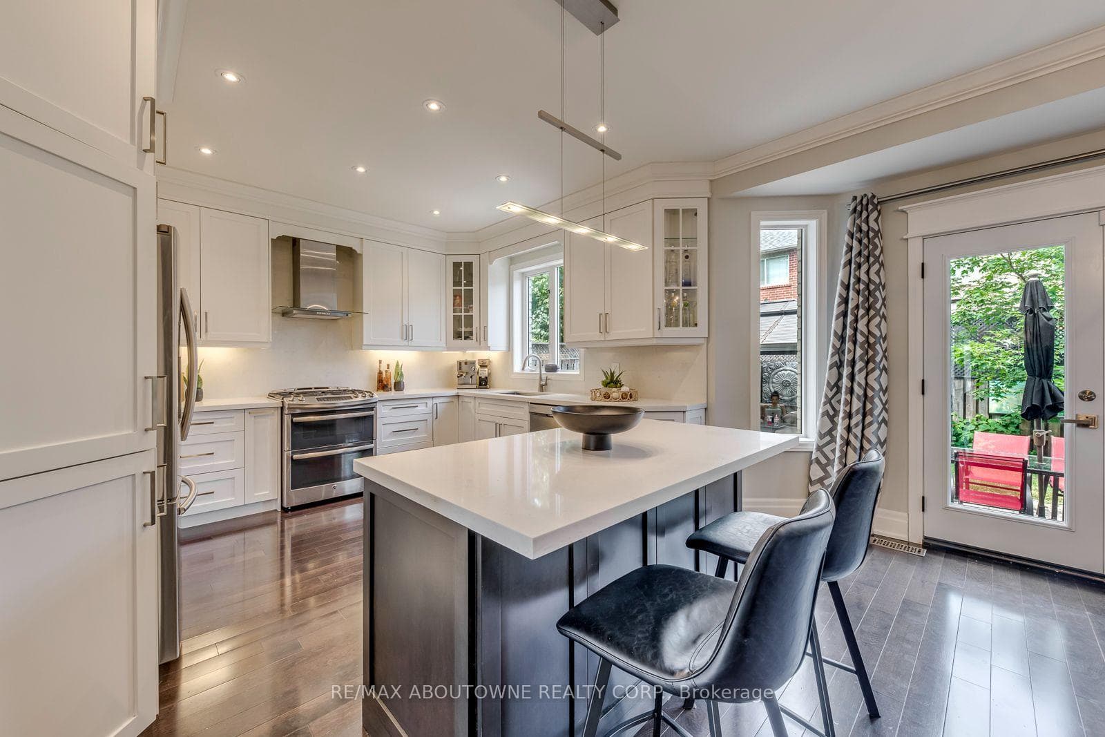 2067 Helmsley Avenue photo 18