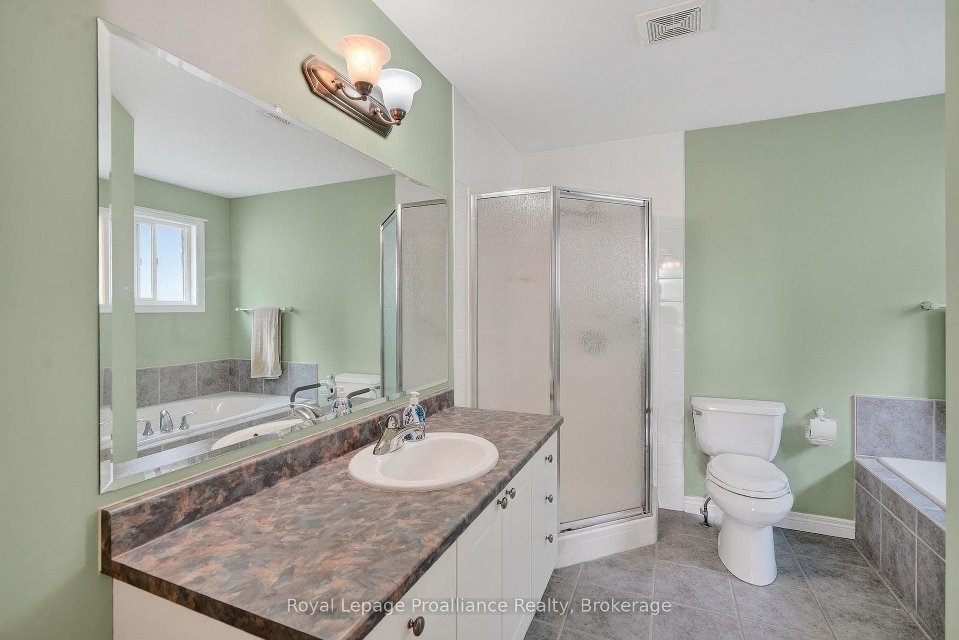 732 Prince Of Wales Drive photo 30