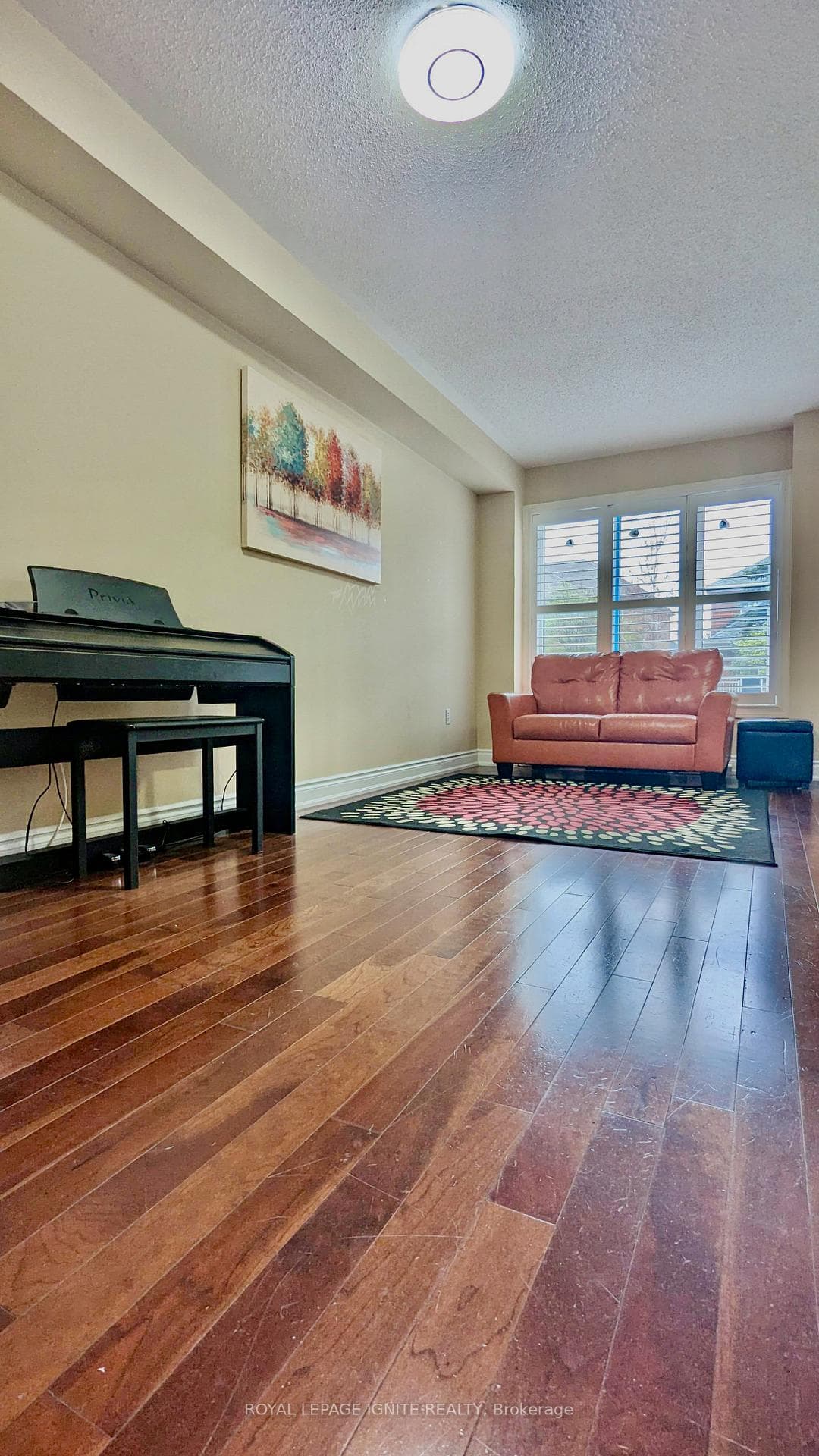 5952 Chalfont Crescent photo 2