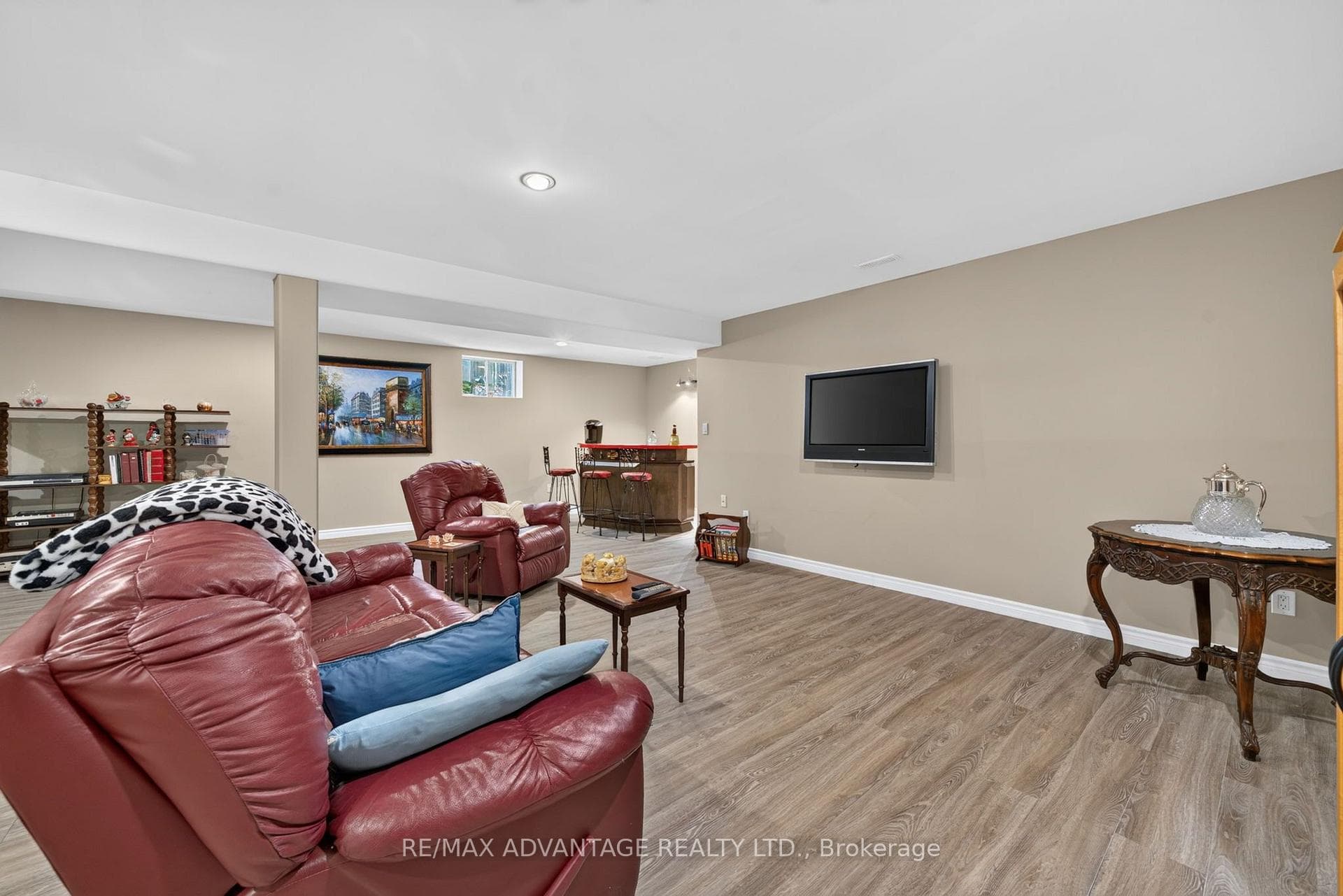 8 Willard Crescent photo 25