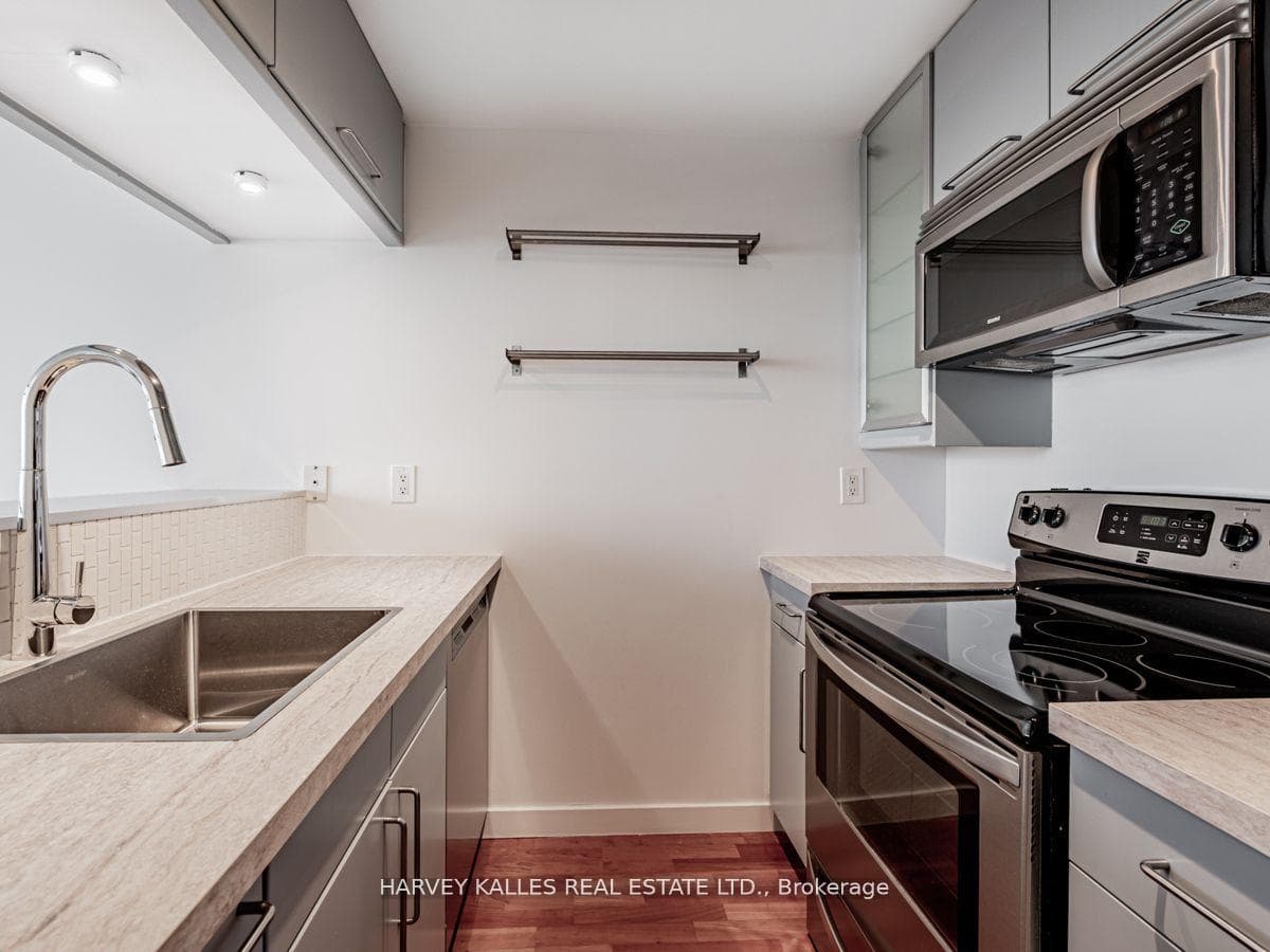 285 Mutual Street Unit 1803 photo 5