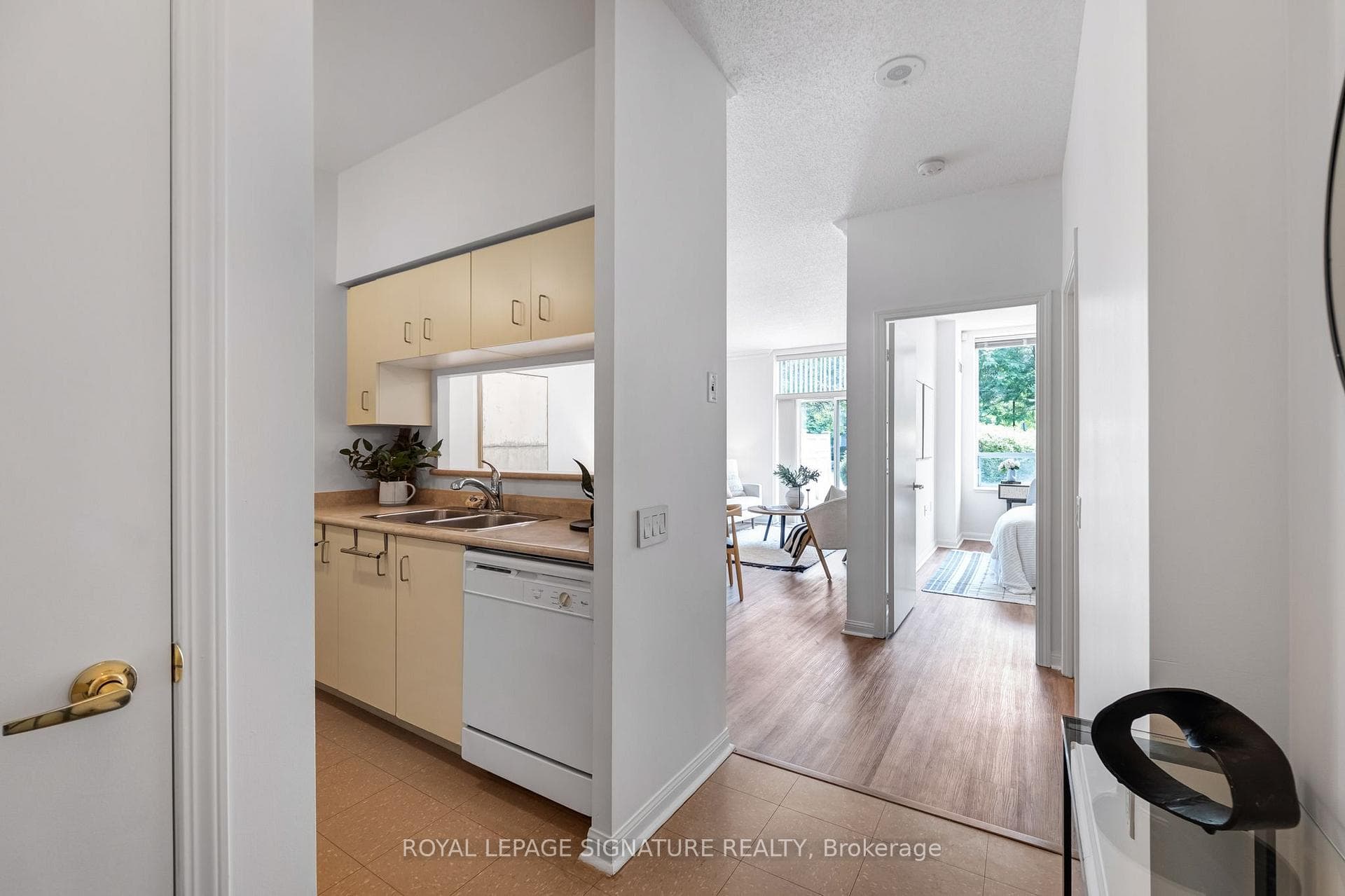 650 Lawrence Avenue Unit 106 photo 3
