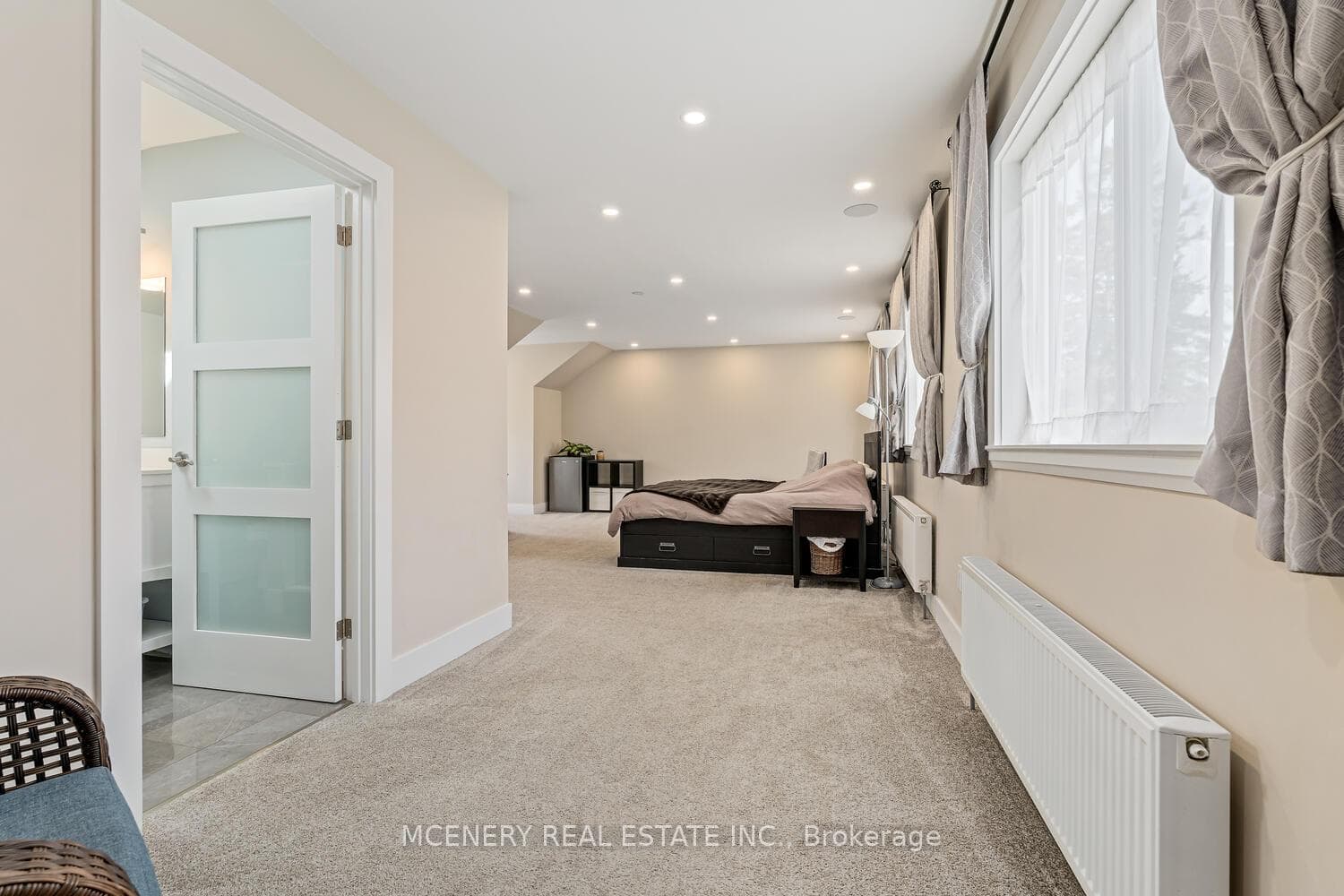 21 ERINDALE Drive photo 26