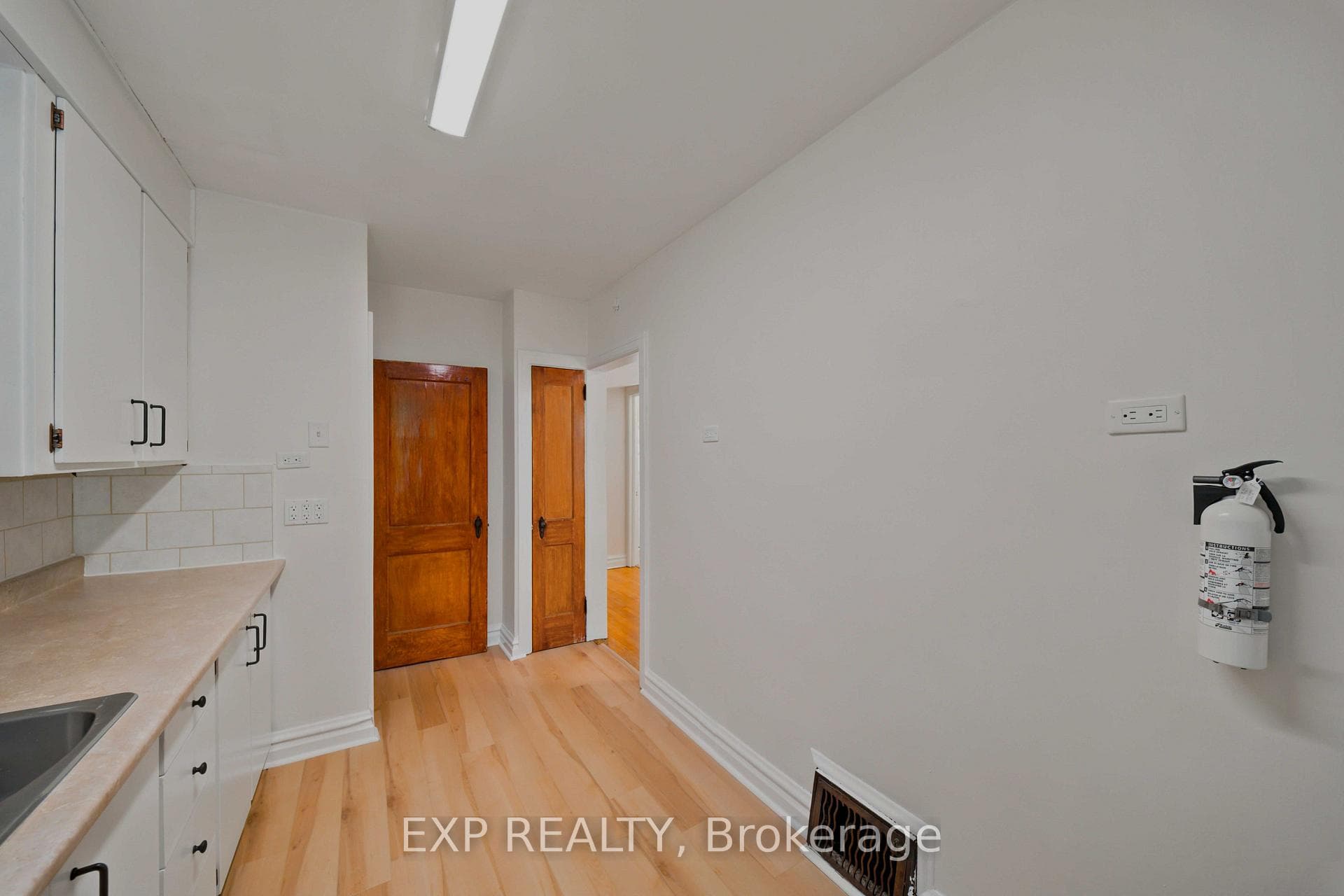 452 Sunnyside Avenue photo 11
