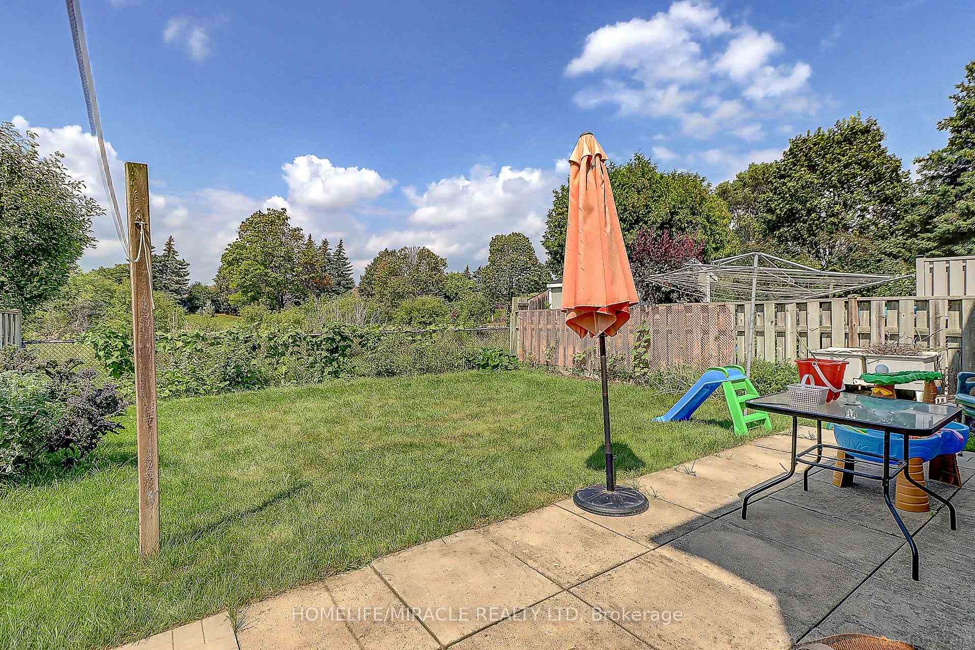 114 Martindale Crescent photo 23