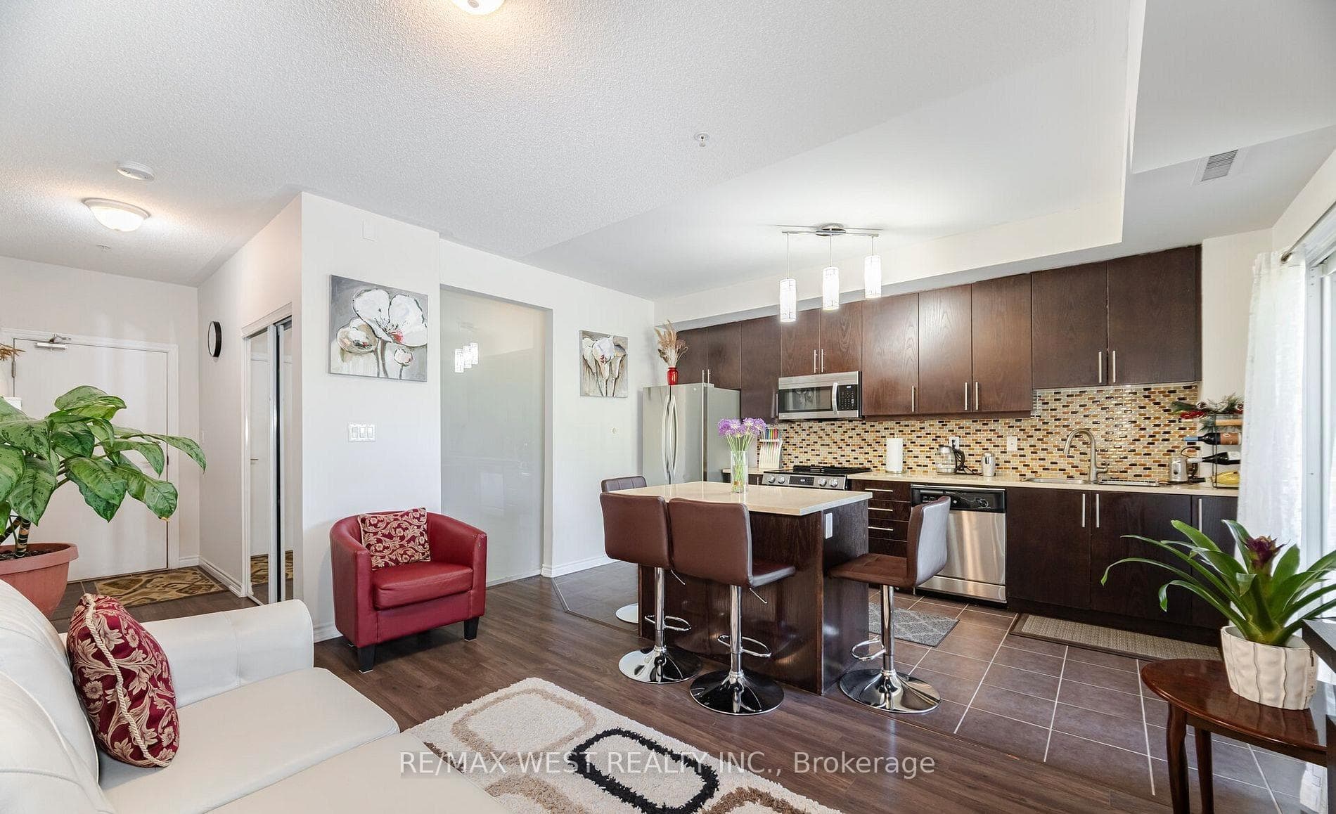 570 Lolita Gardens Unit 209 photo 2