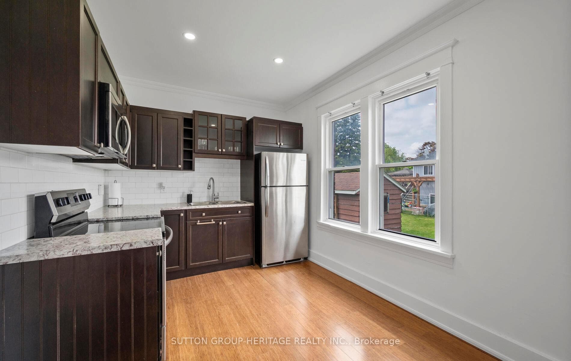 782 Ritson Road photo 10
