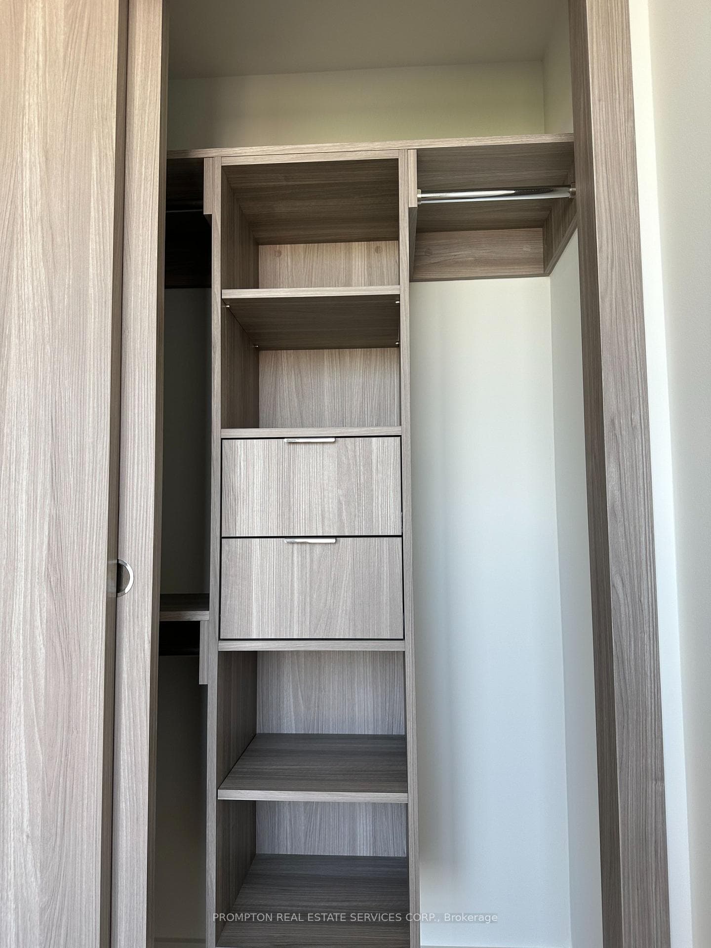 25 McMahon Drive Unit 1009 photo 8