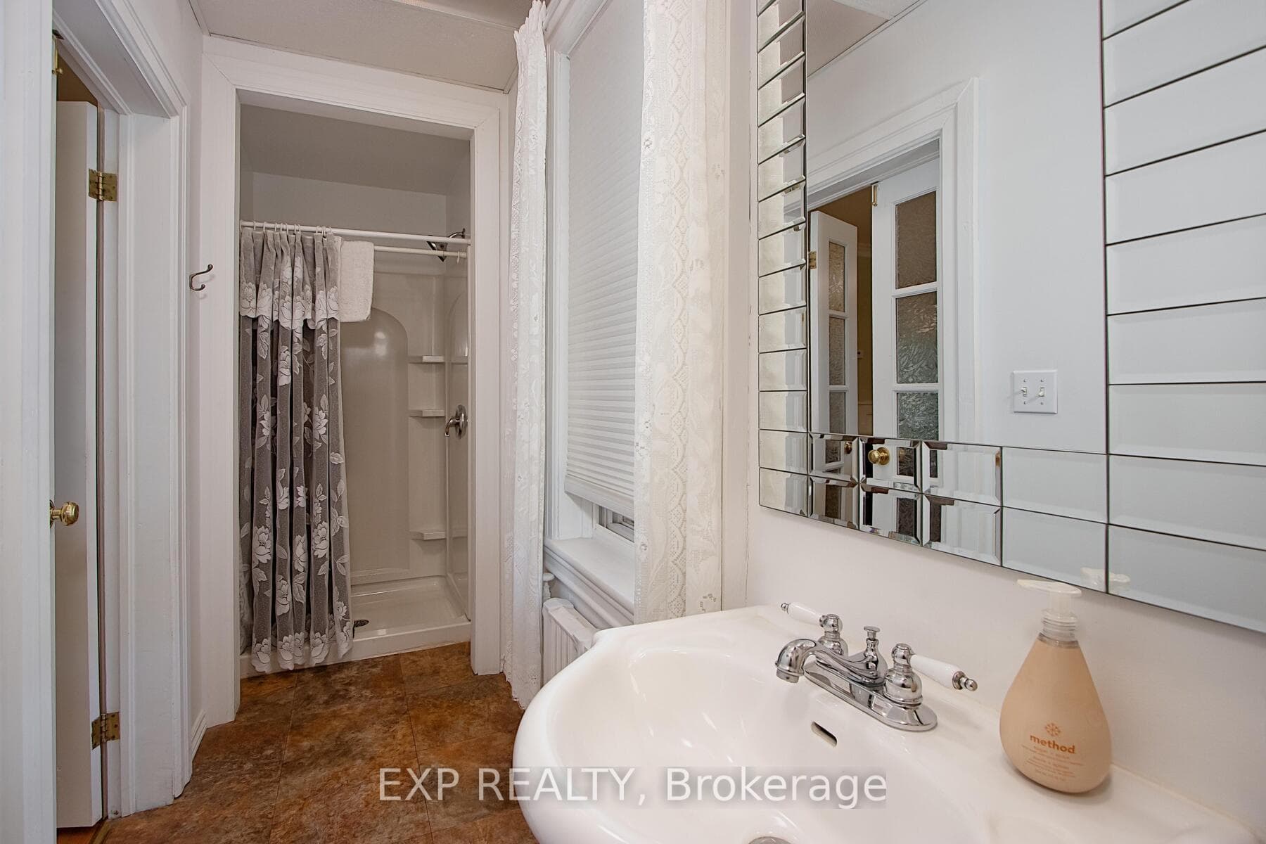 275 Harris Street photo 17