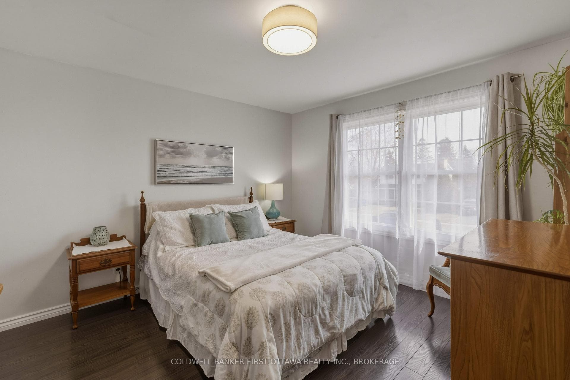 695 Laidlaw Crescent photo 30