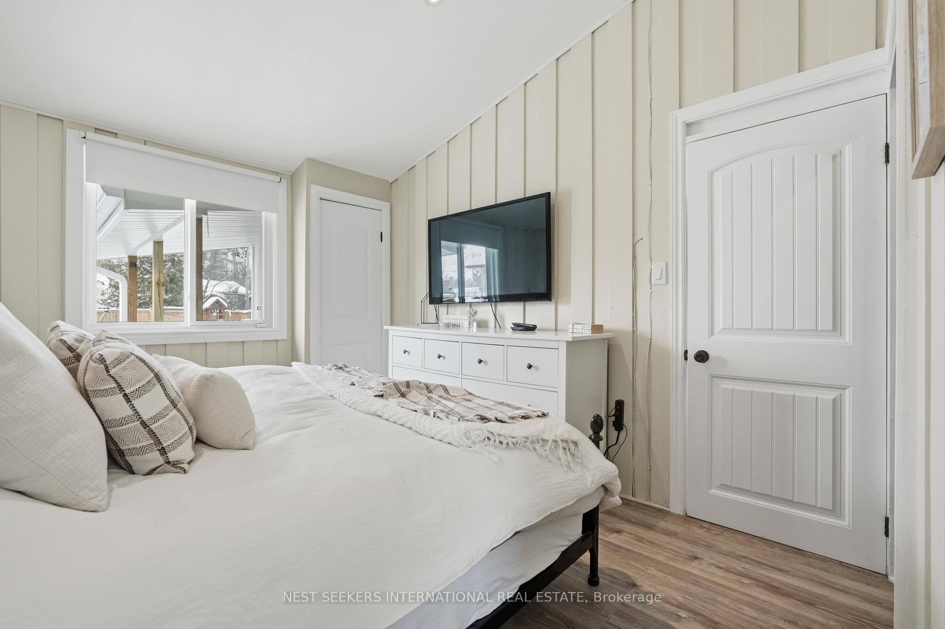 920 Barry Avenue photo 28