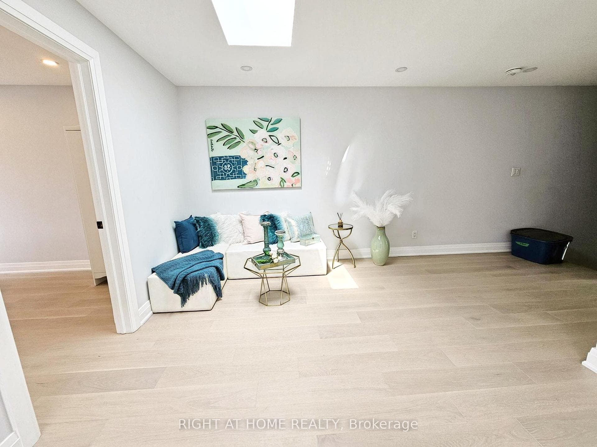 574B Pharmacy Avenue photo 16