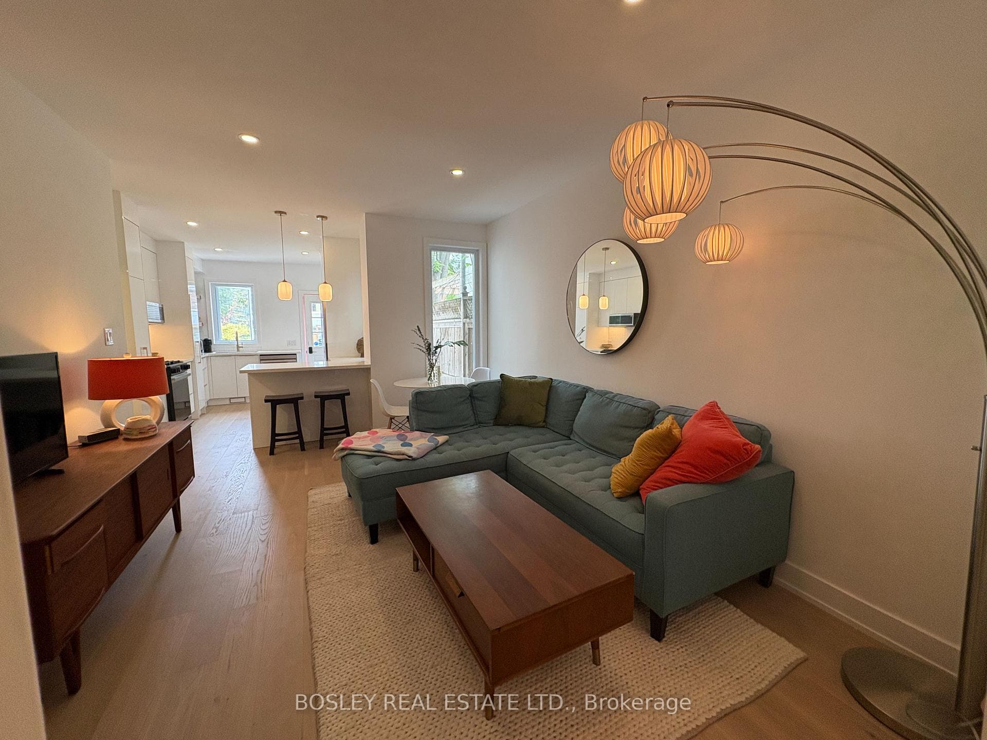 111 Carlaw Avenue photo 4