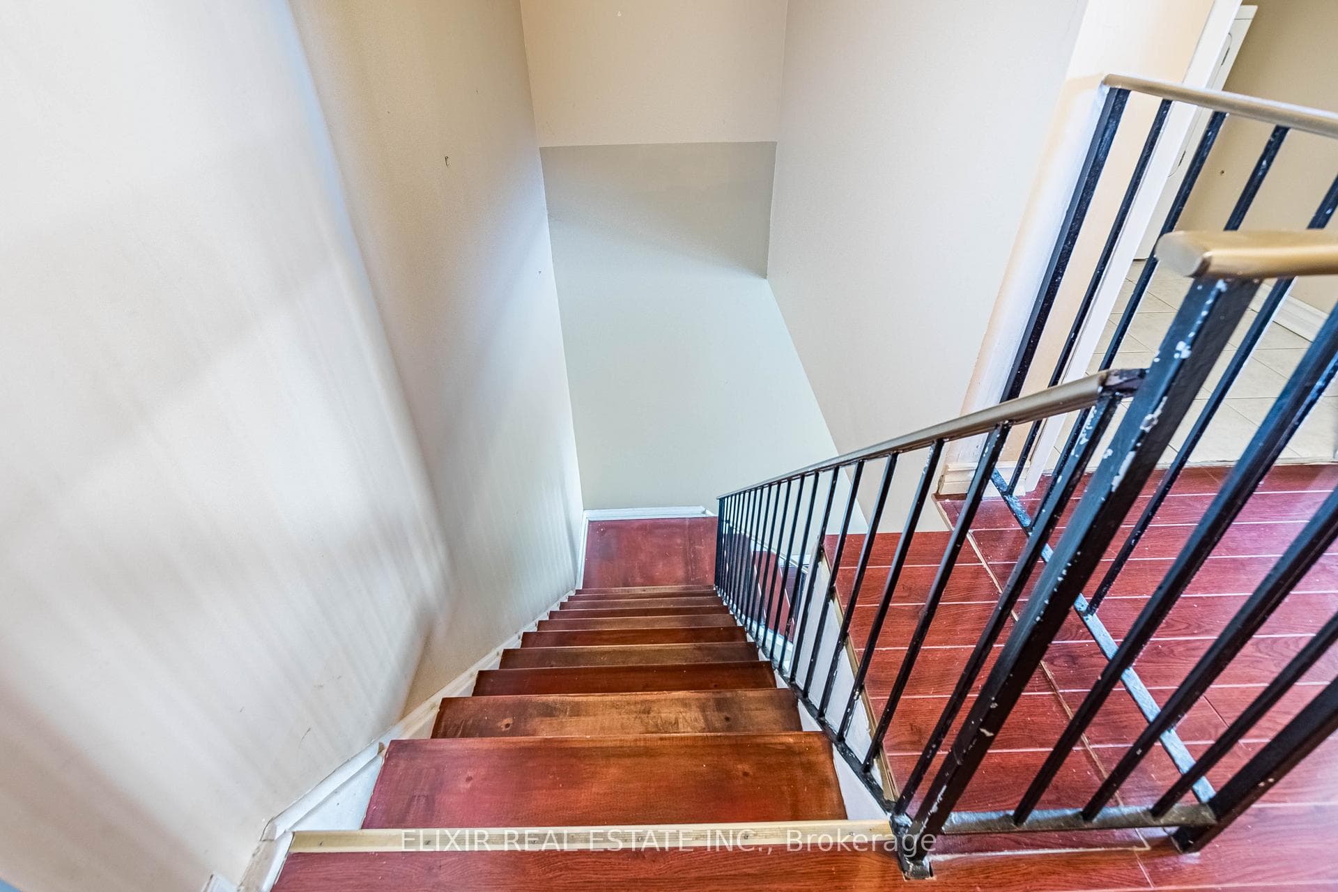 3025 The Credit Woodlands Drive Unit 336 photo 25