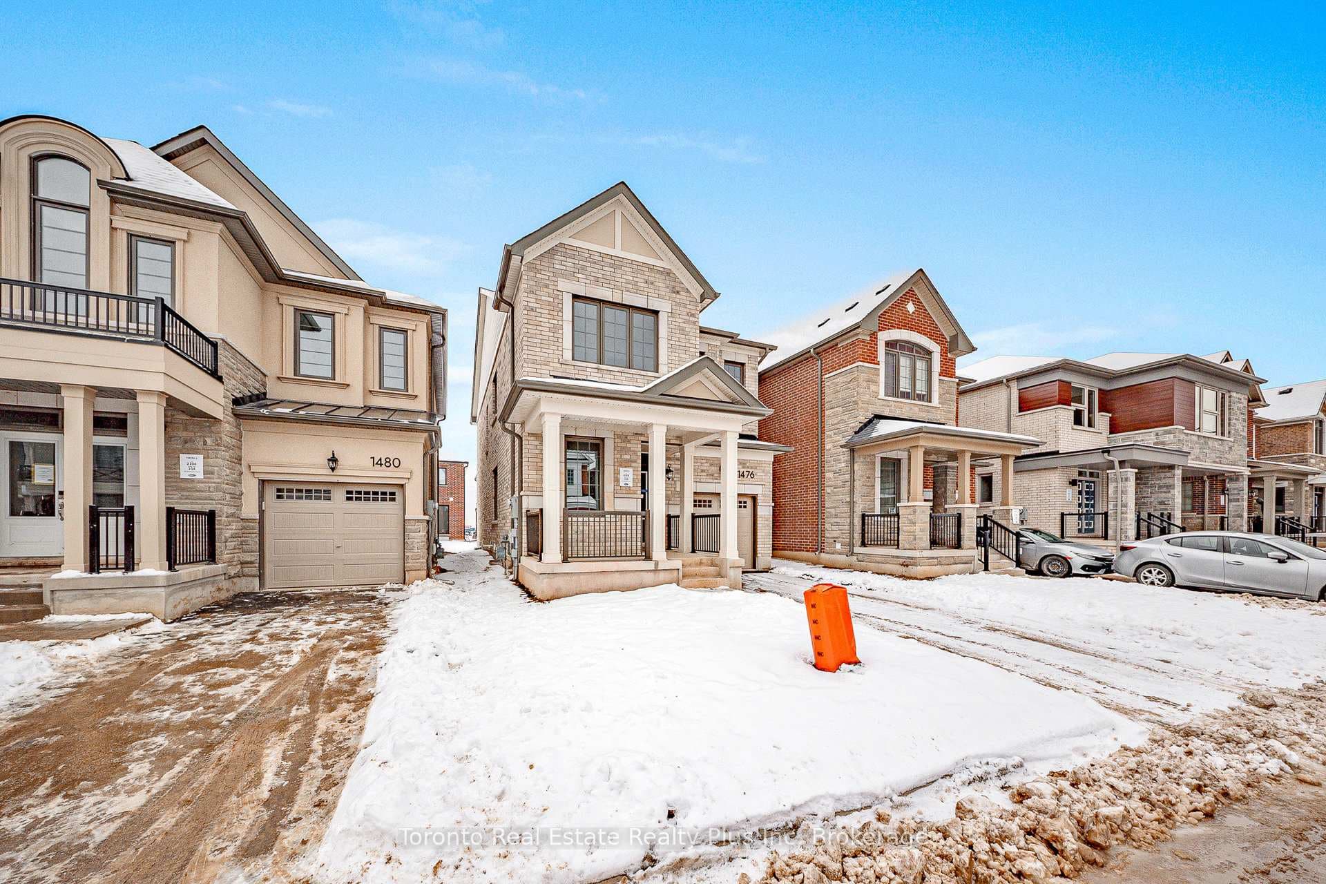 1476 Melville bonus Crescent photo 3