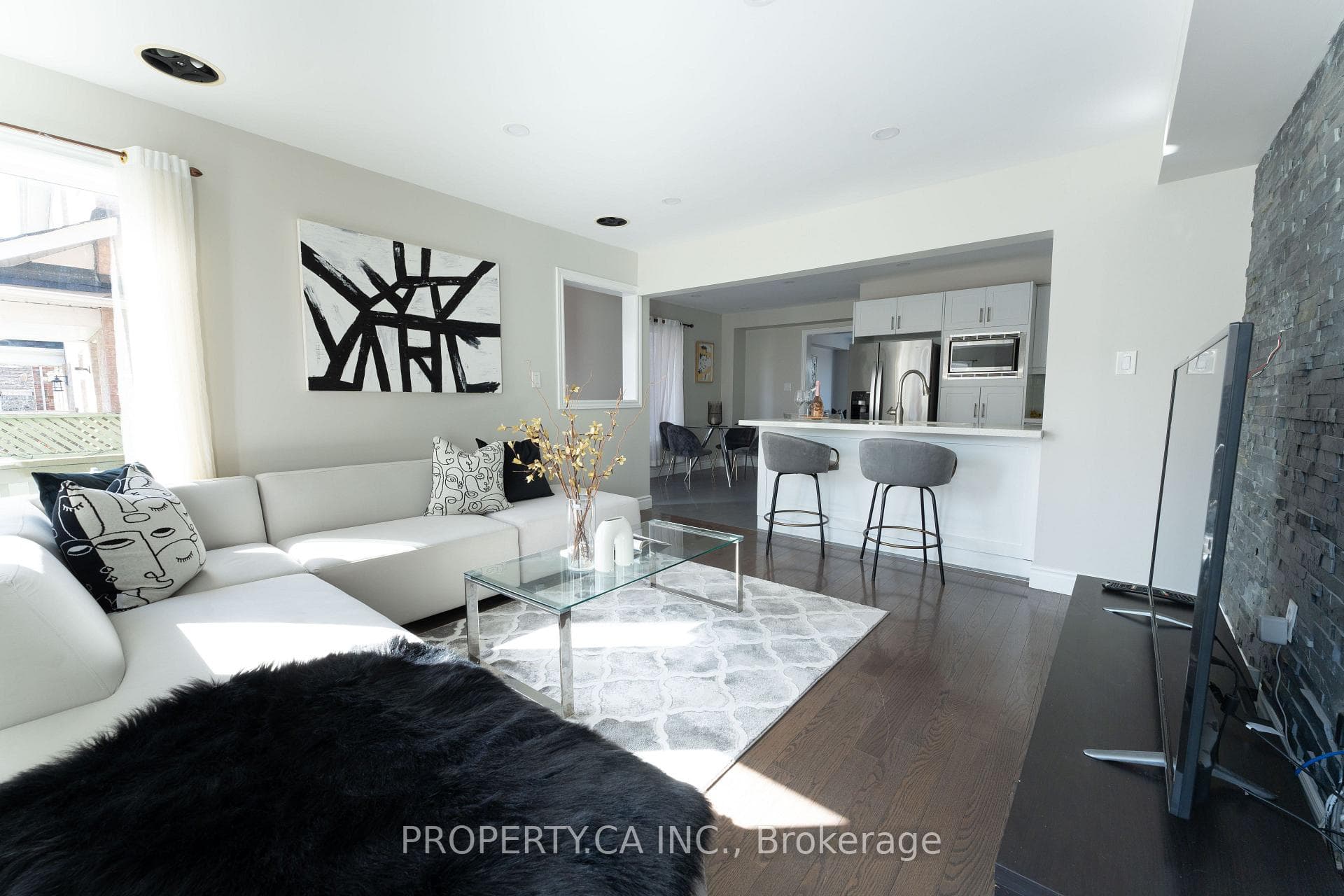 375 Hollandview Trail photo 5